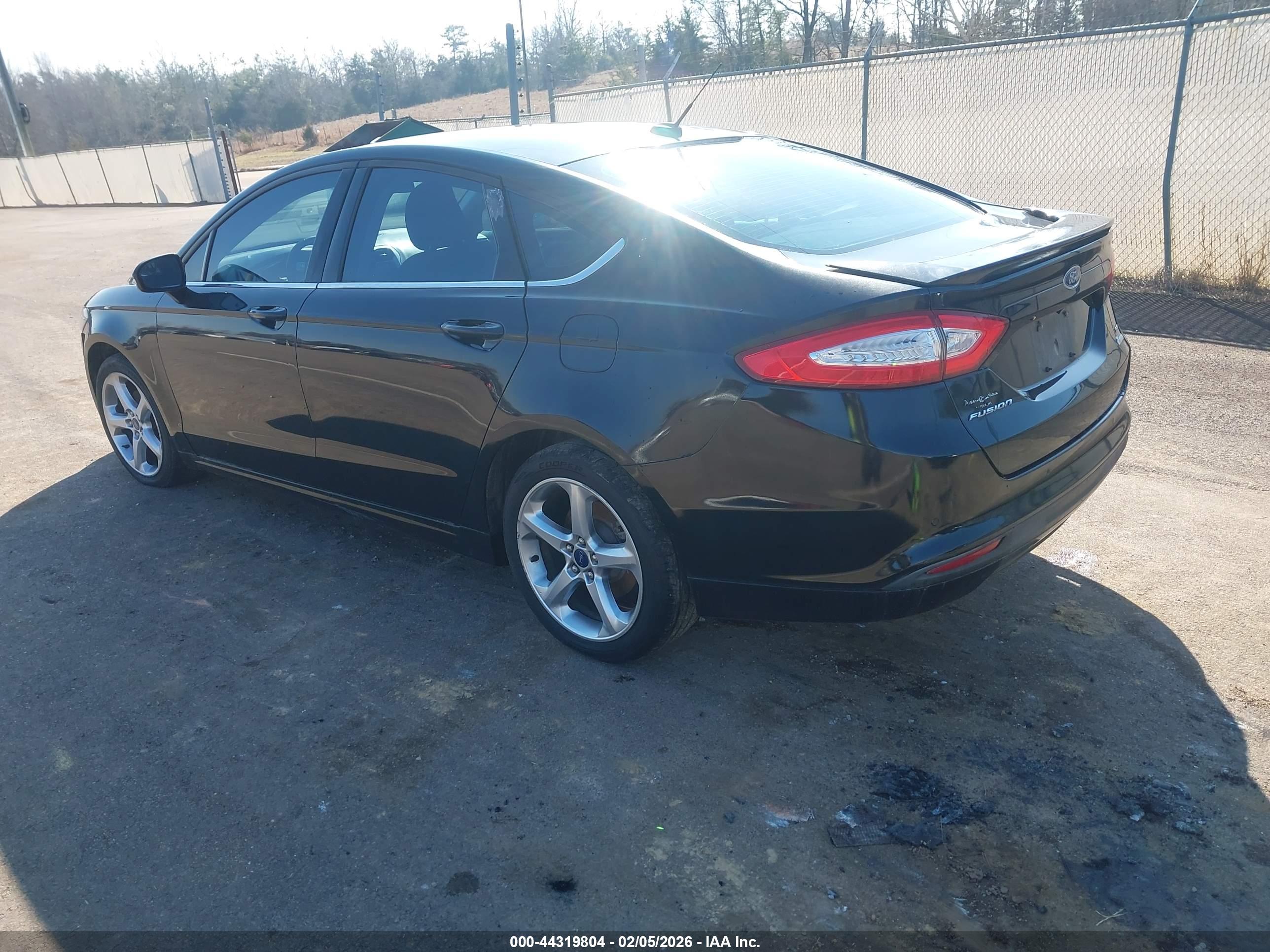 FORD FUSION image 3