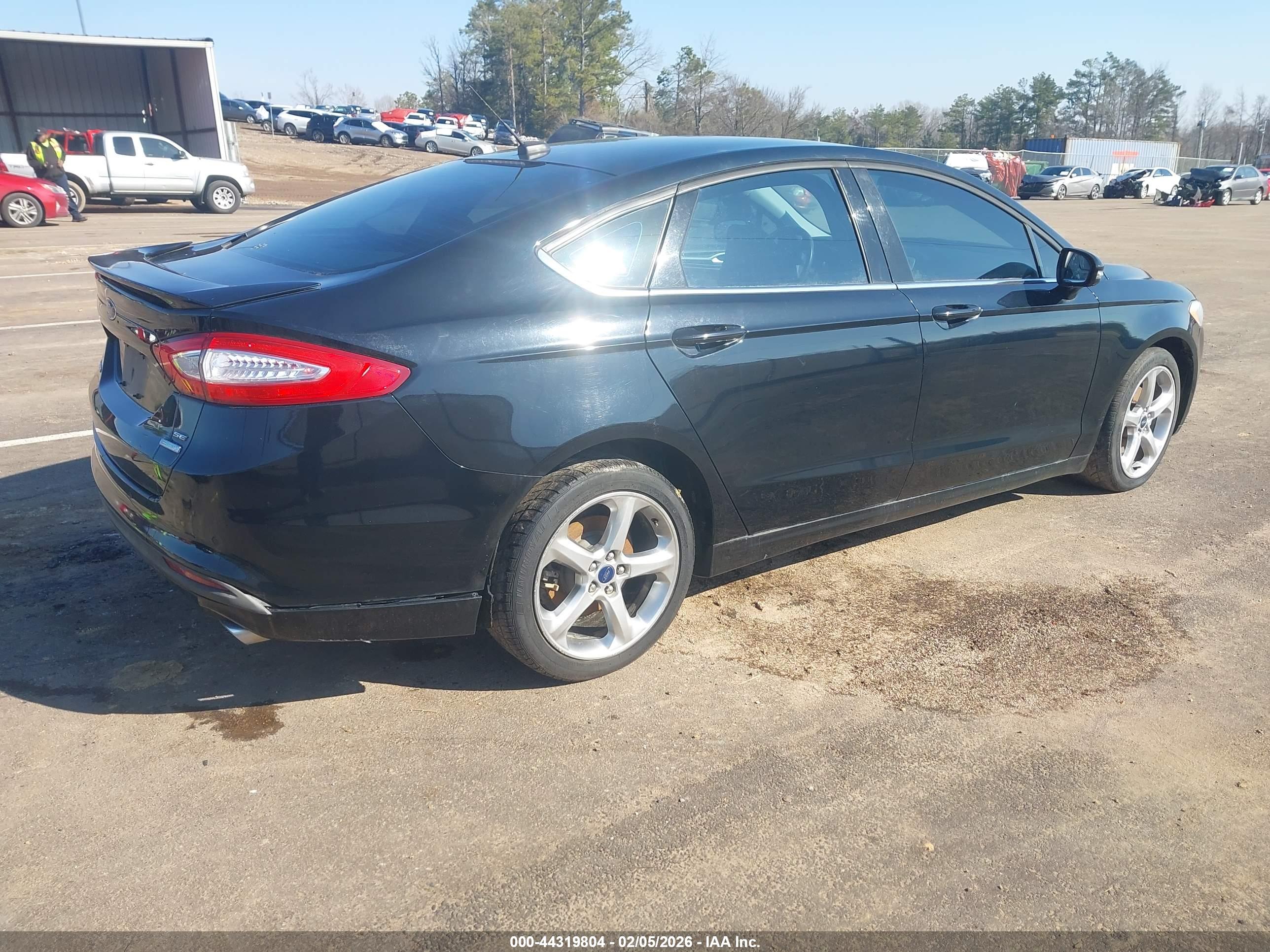 FORD FUSION image 4