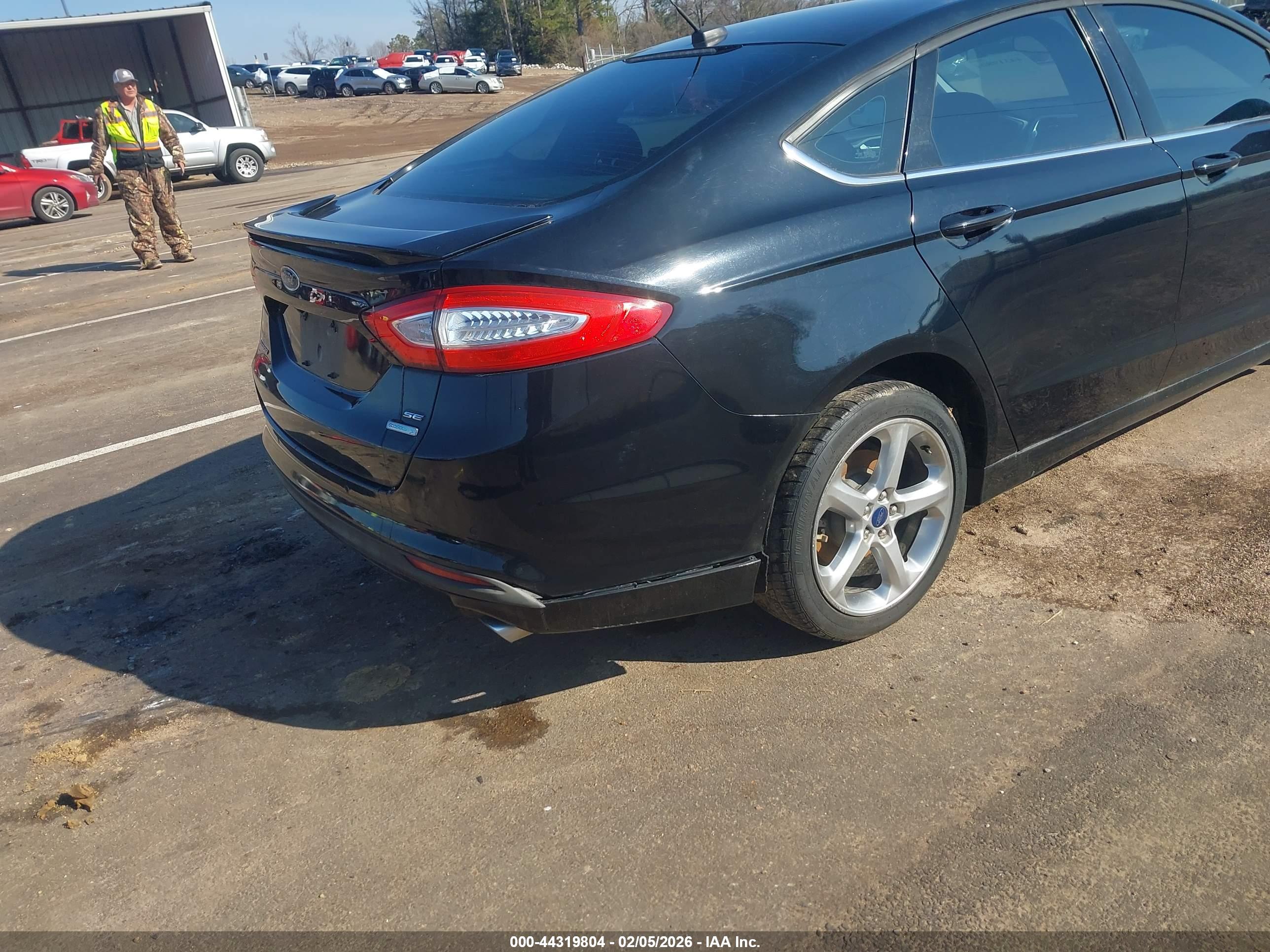 FORD FUSION image 6