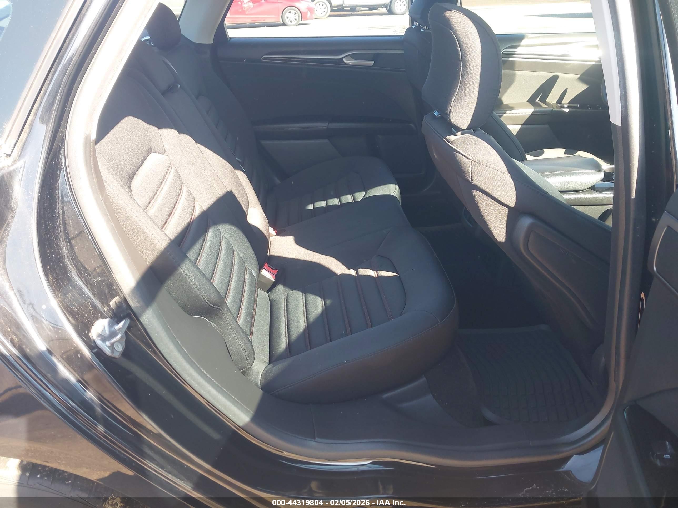 FORD FUSION image 8