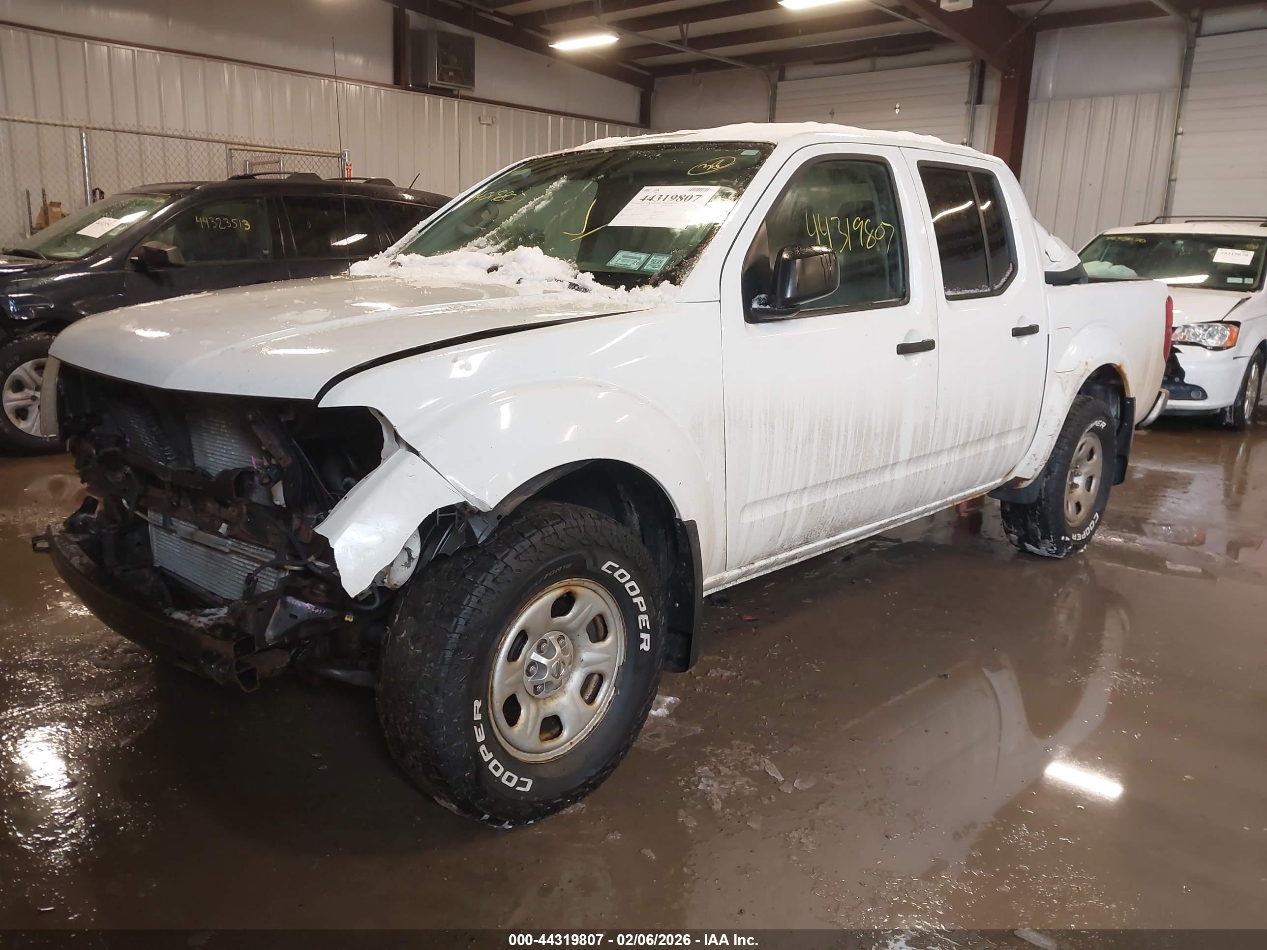 NISSAN FRONTIER image 2