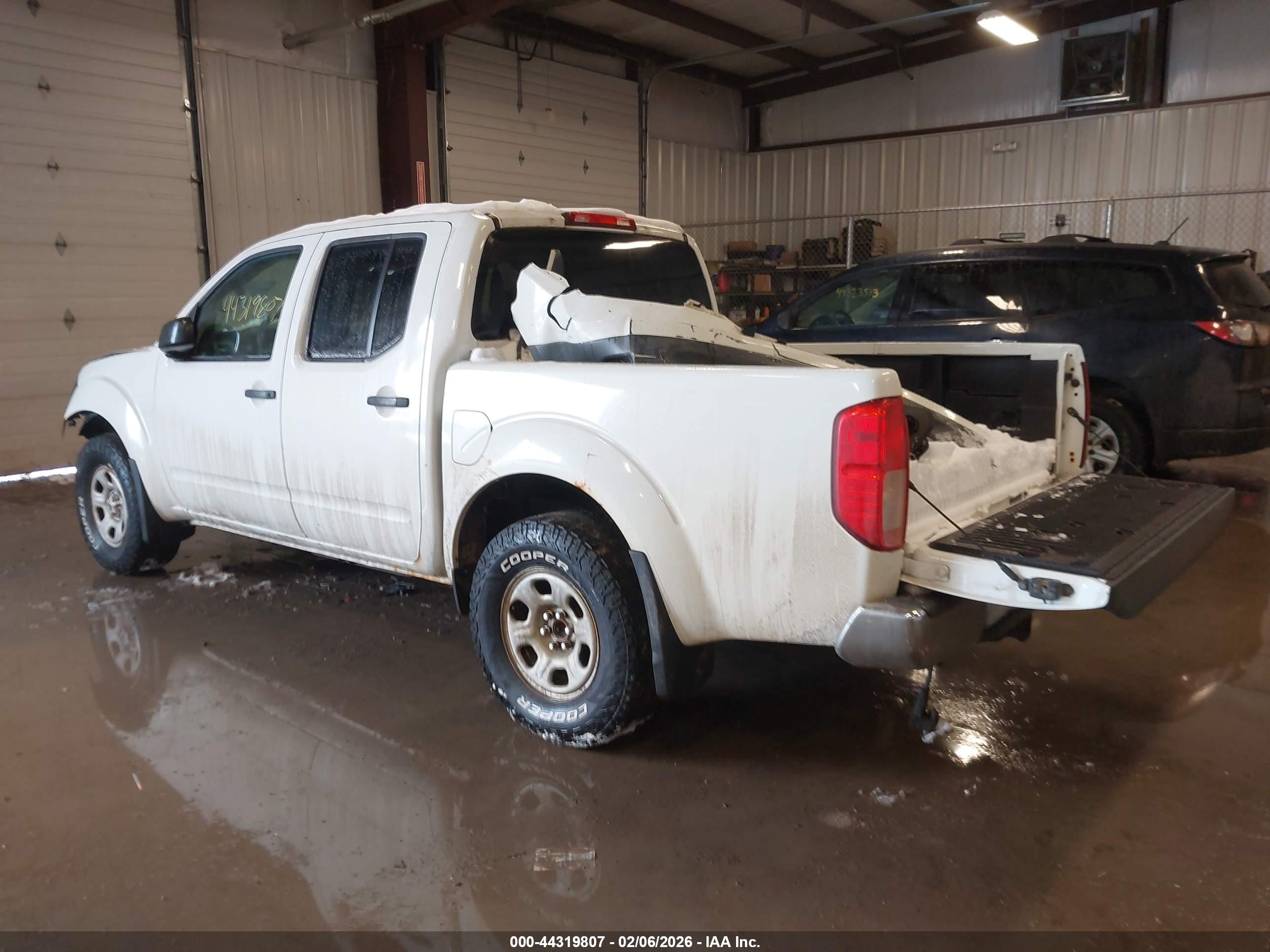 NISSAN FRONTIER image 3