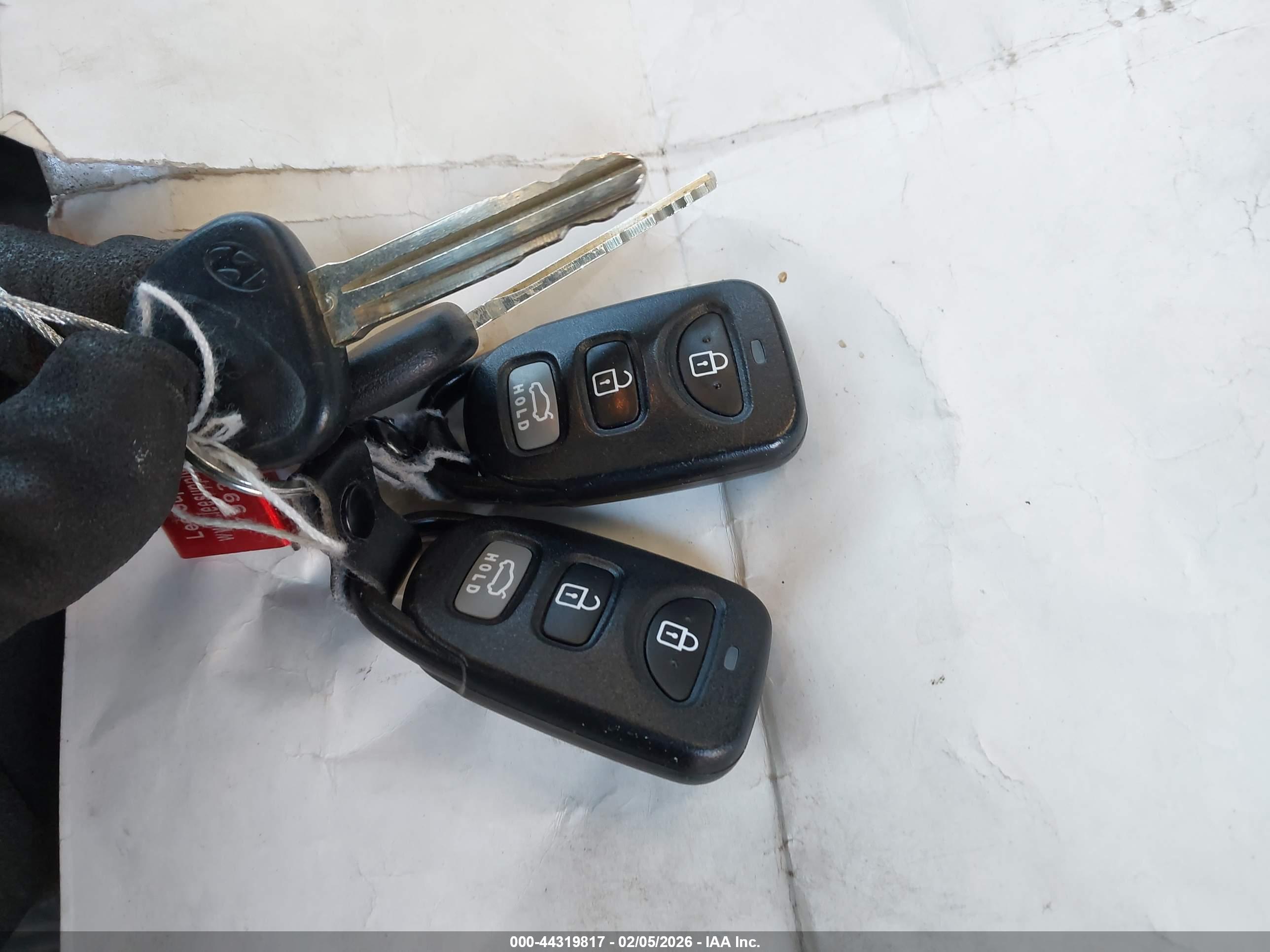 HYUNDAI ELANTRA image 11