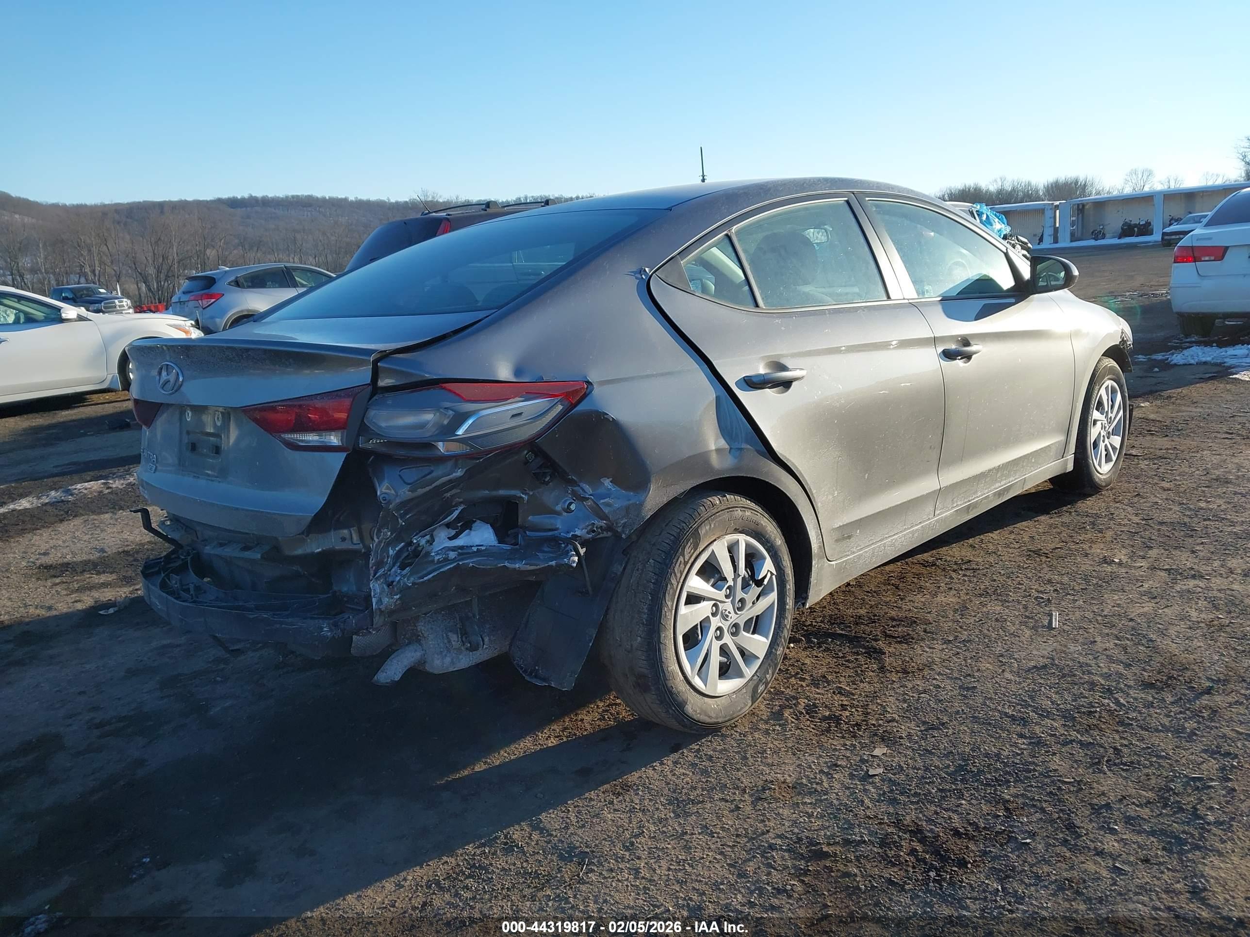 HYUNDAI ELANTRA image 4