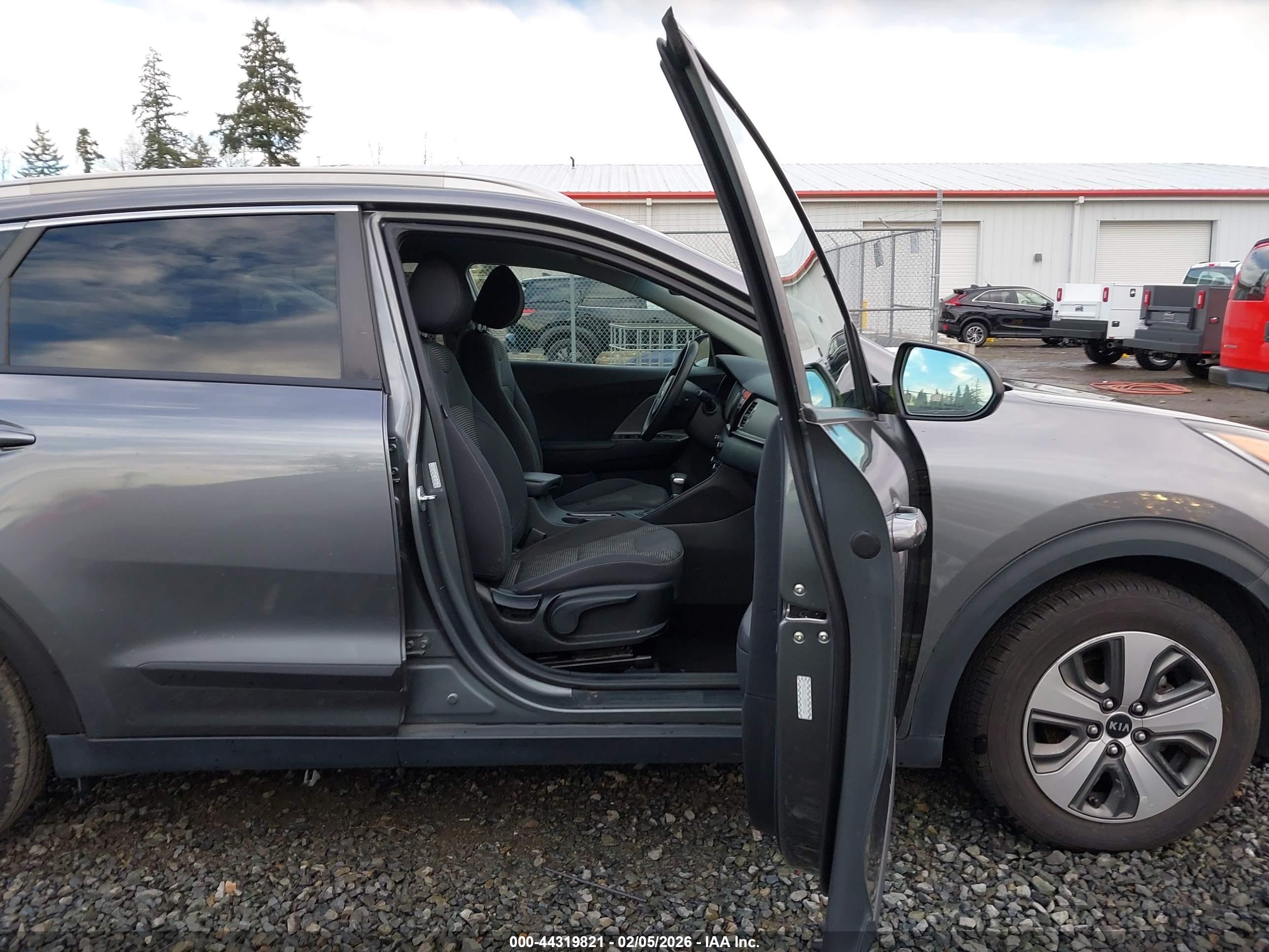 KIA NIRO image 5
