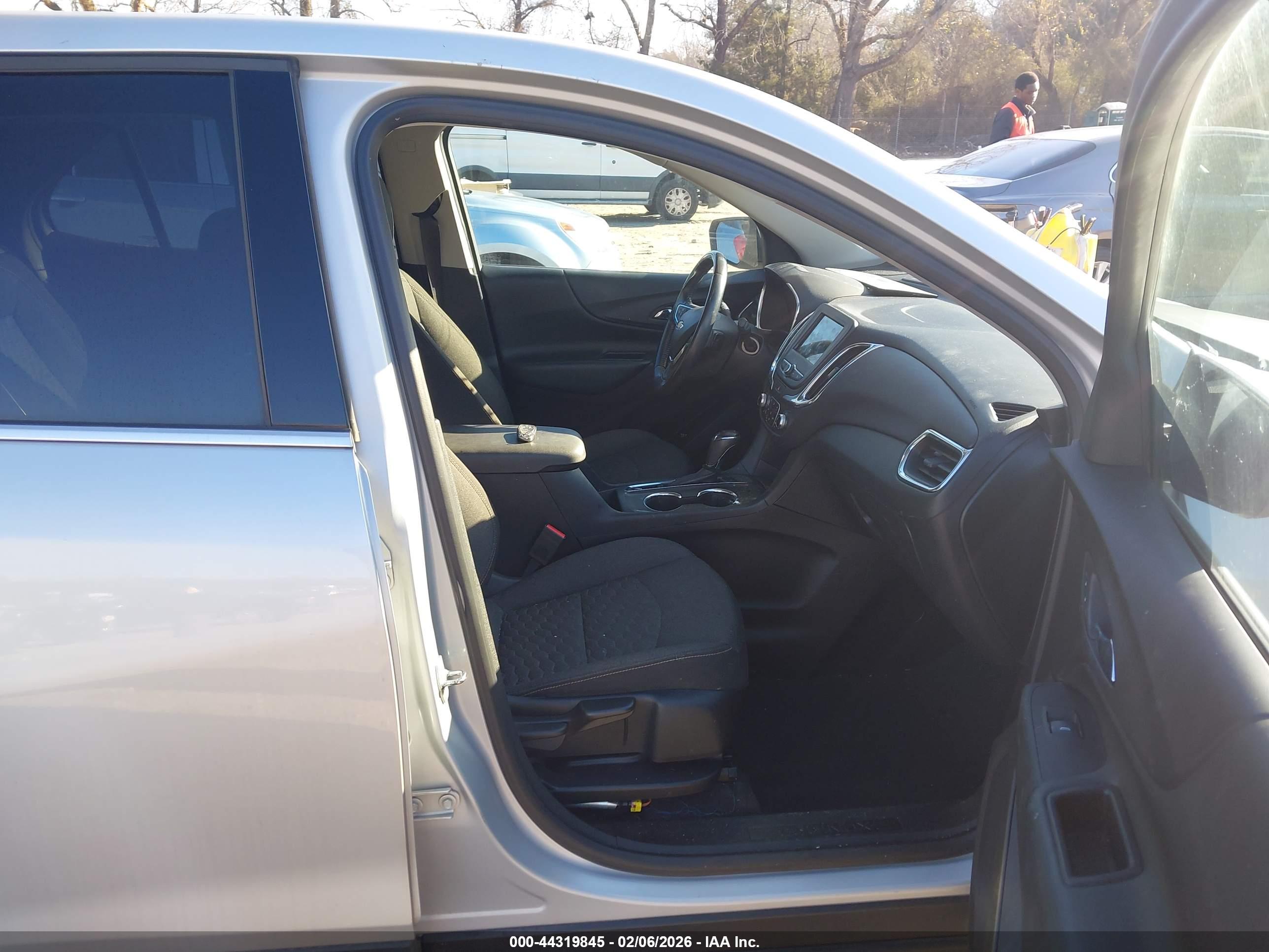 CHEVROLET EQUINOX image 5