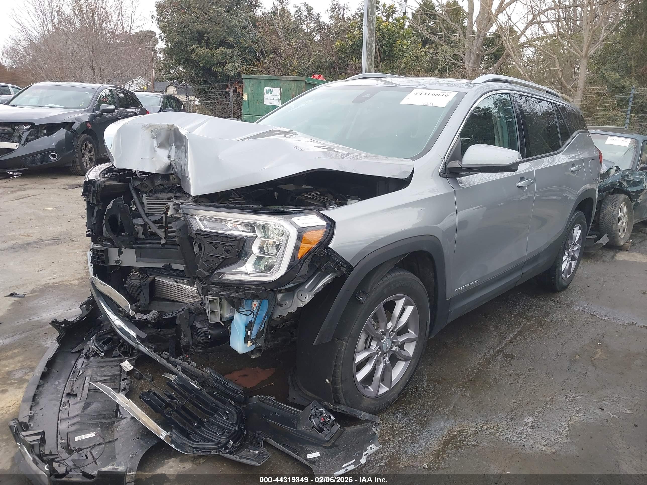 GMC TERRAIN image 2