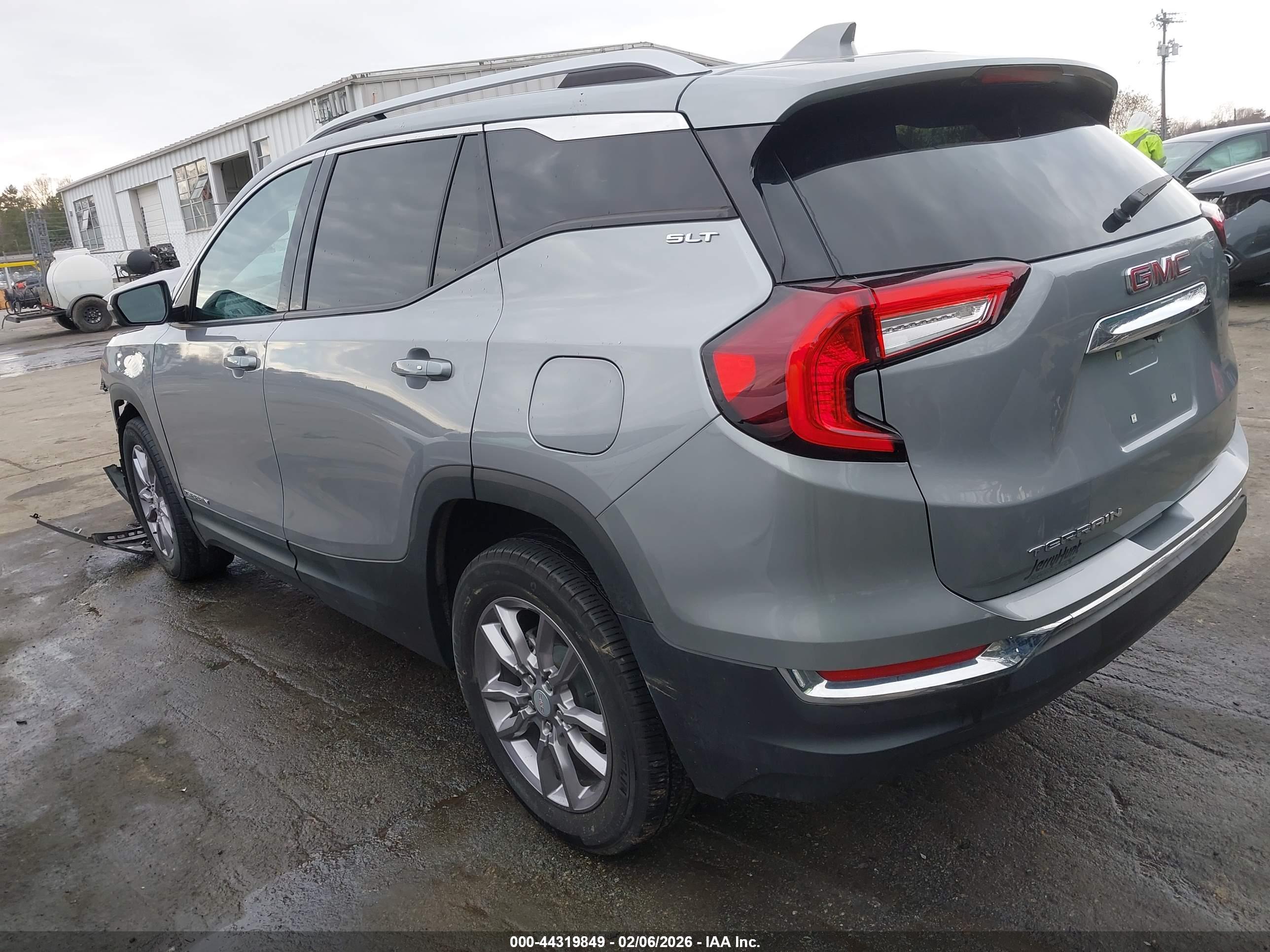 GMC TERRAIN image 3