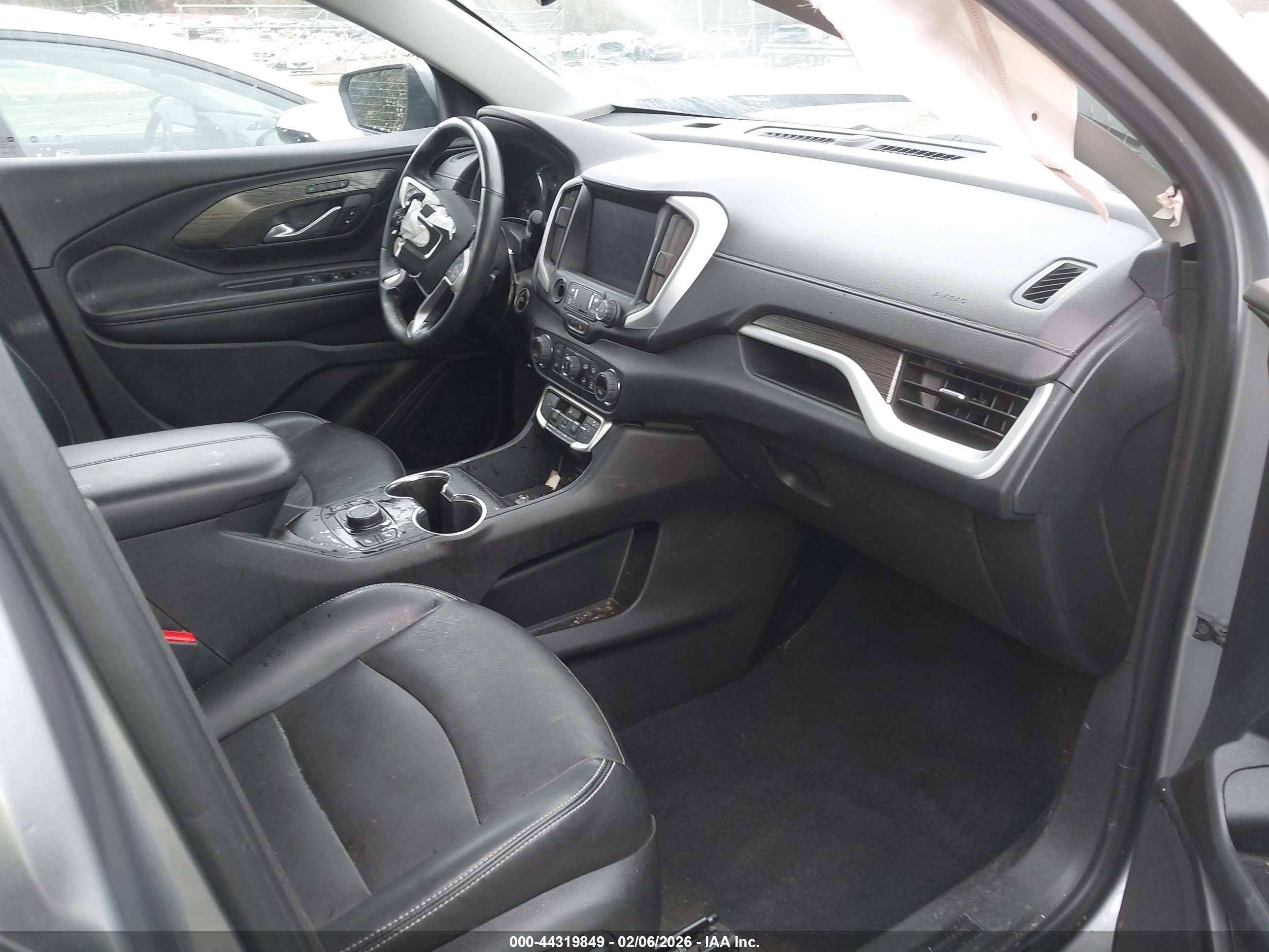 GMC TERRAIN image 5
