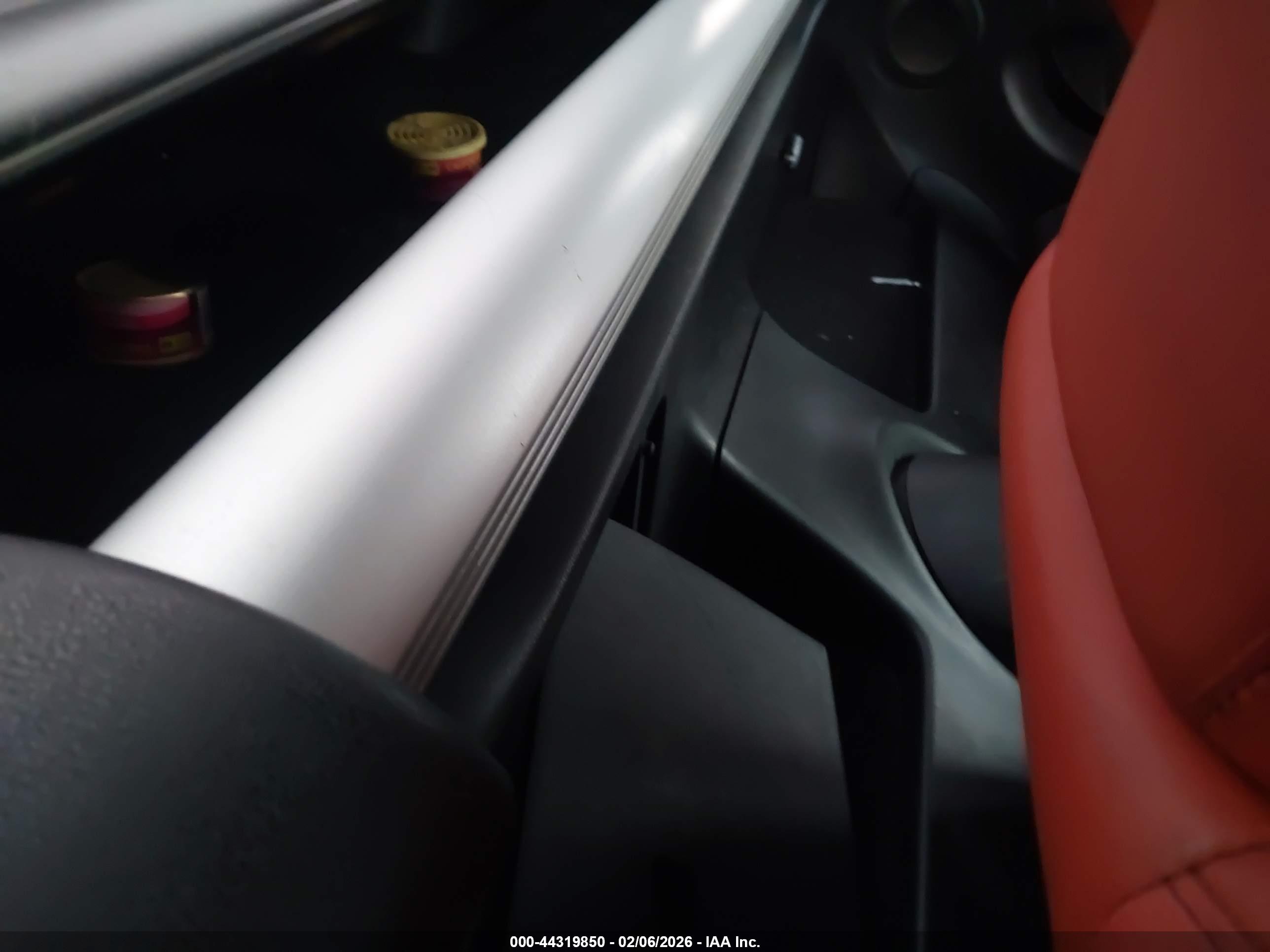 NISSAN 370Z image 8