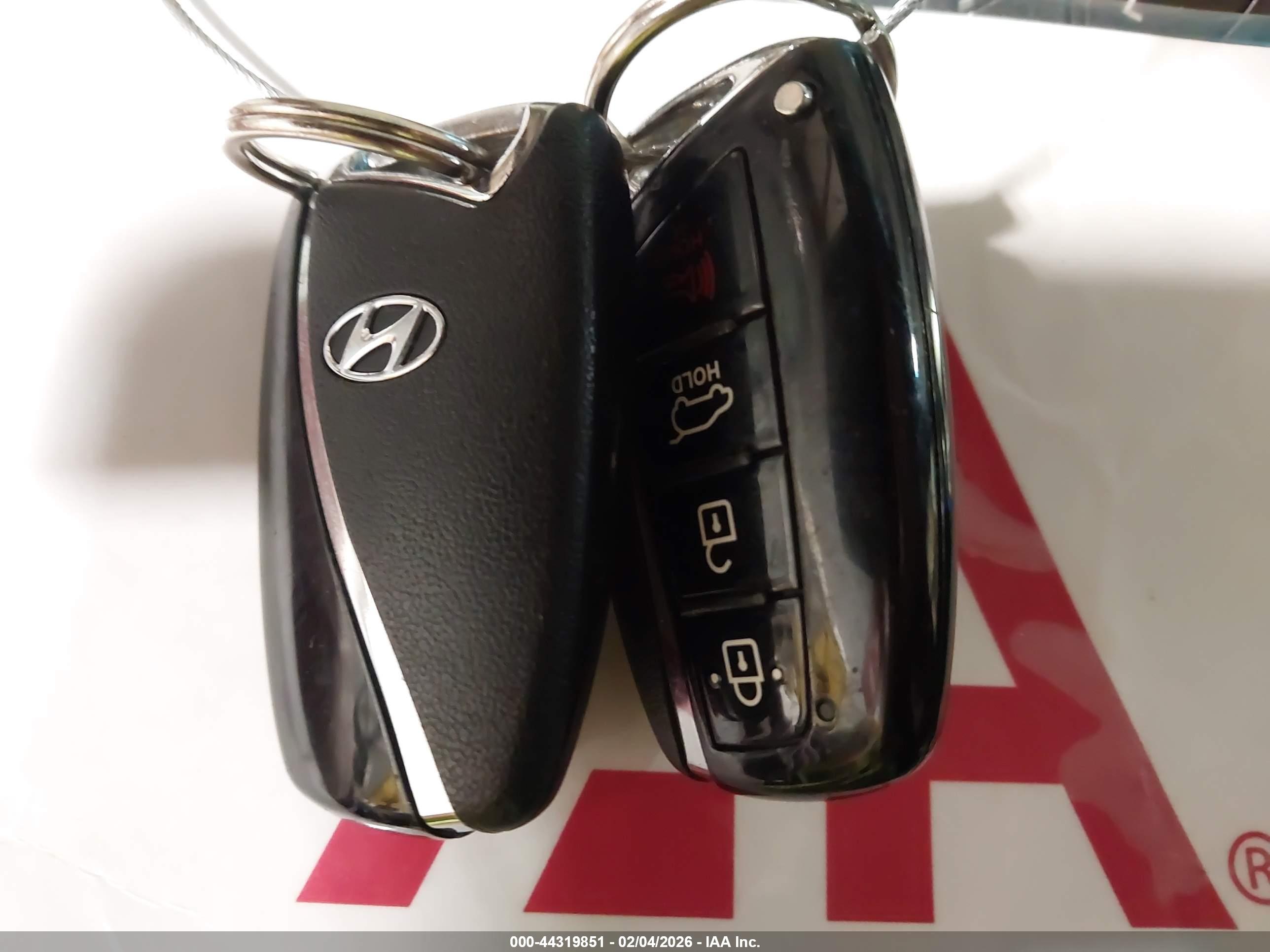 HYUNDAI SANTA image 11
