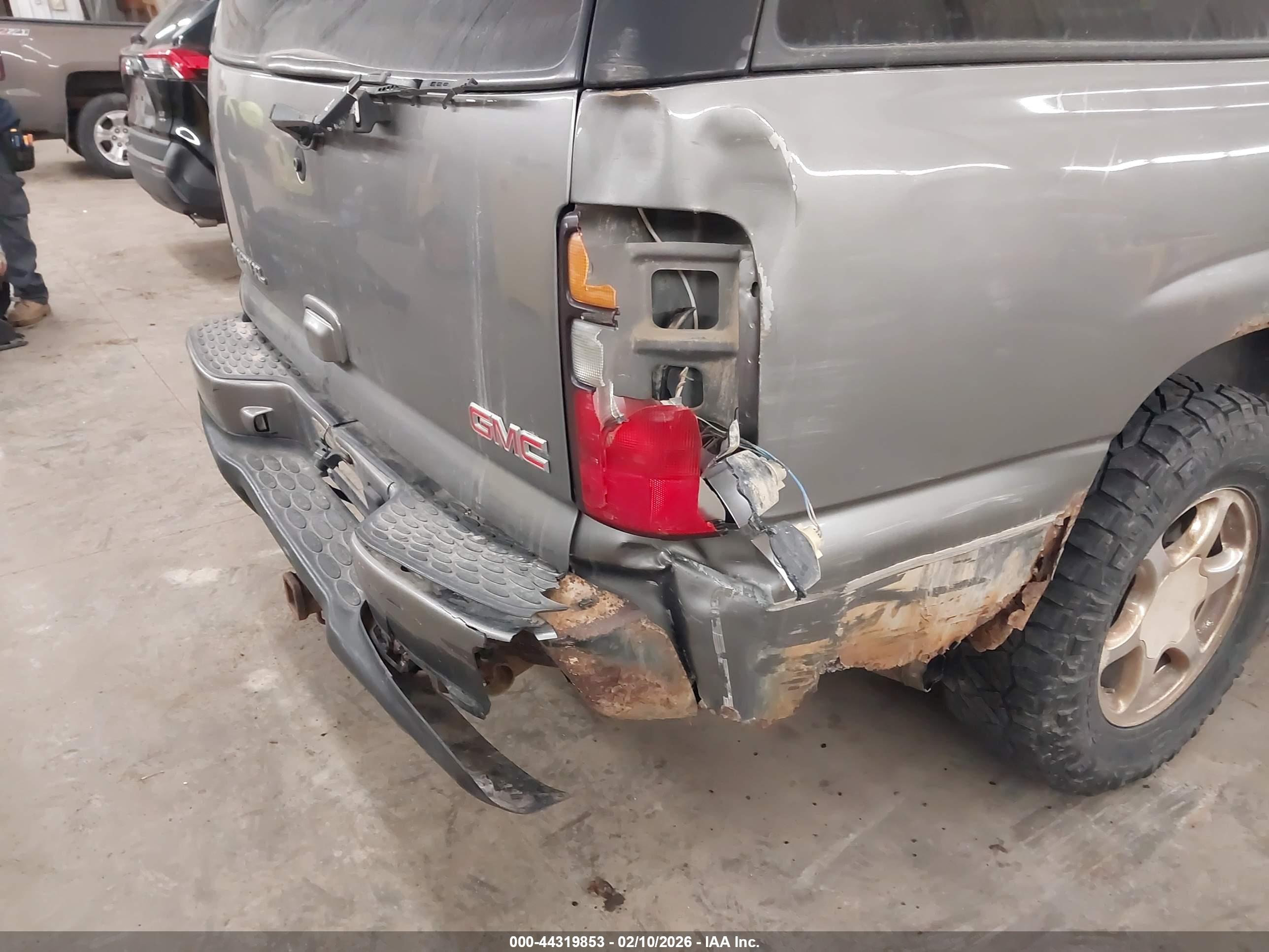 GMC YUKON image 6