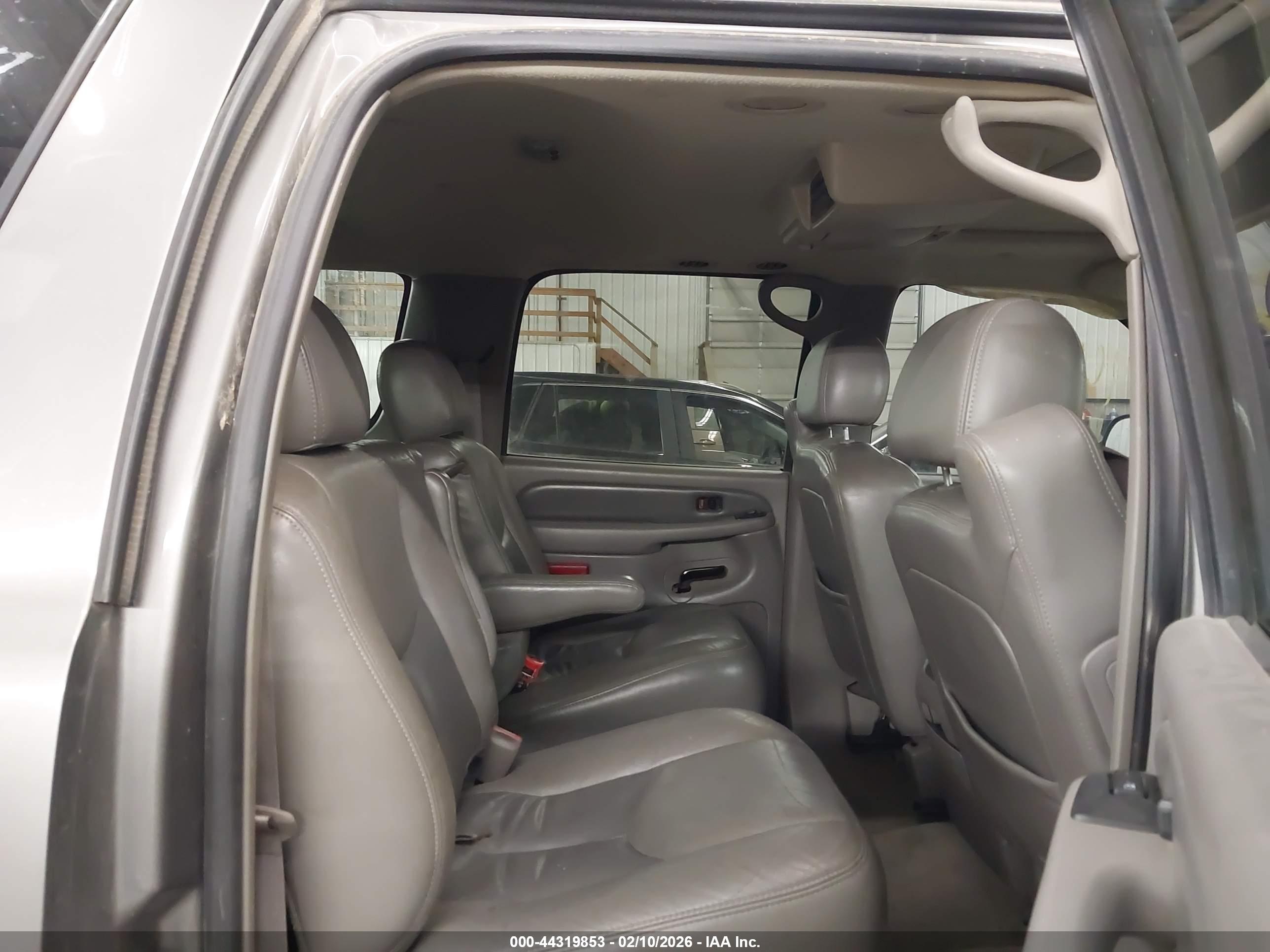 GMC YUKON image 8