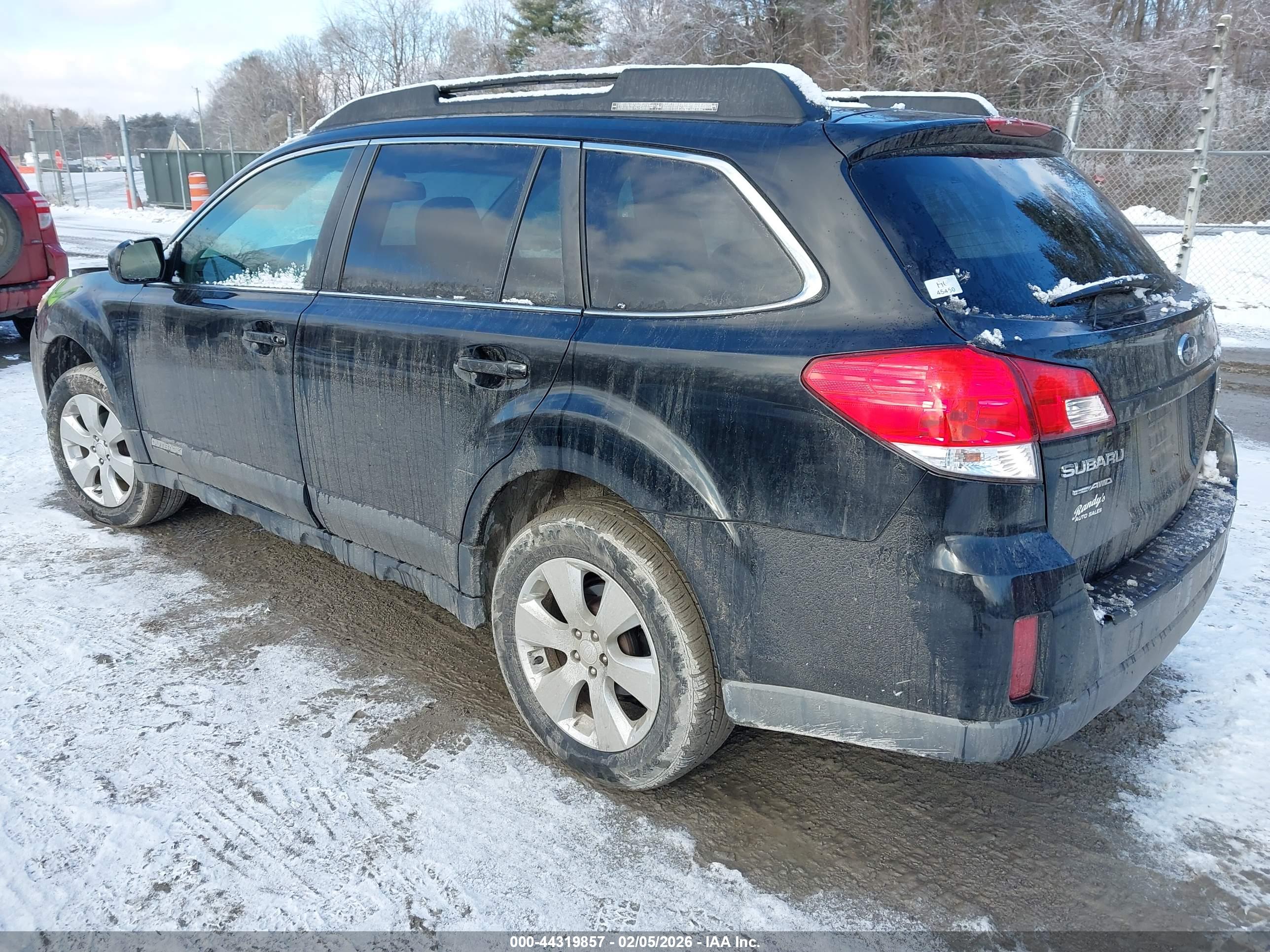 SUBARU OUTBACK image 3