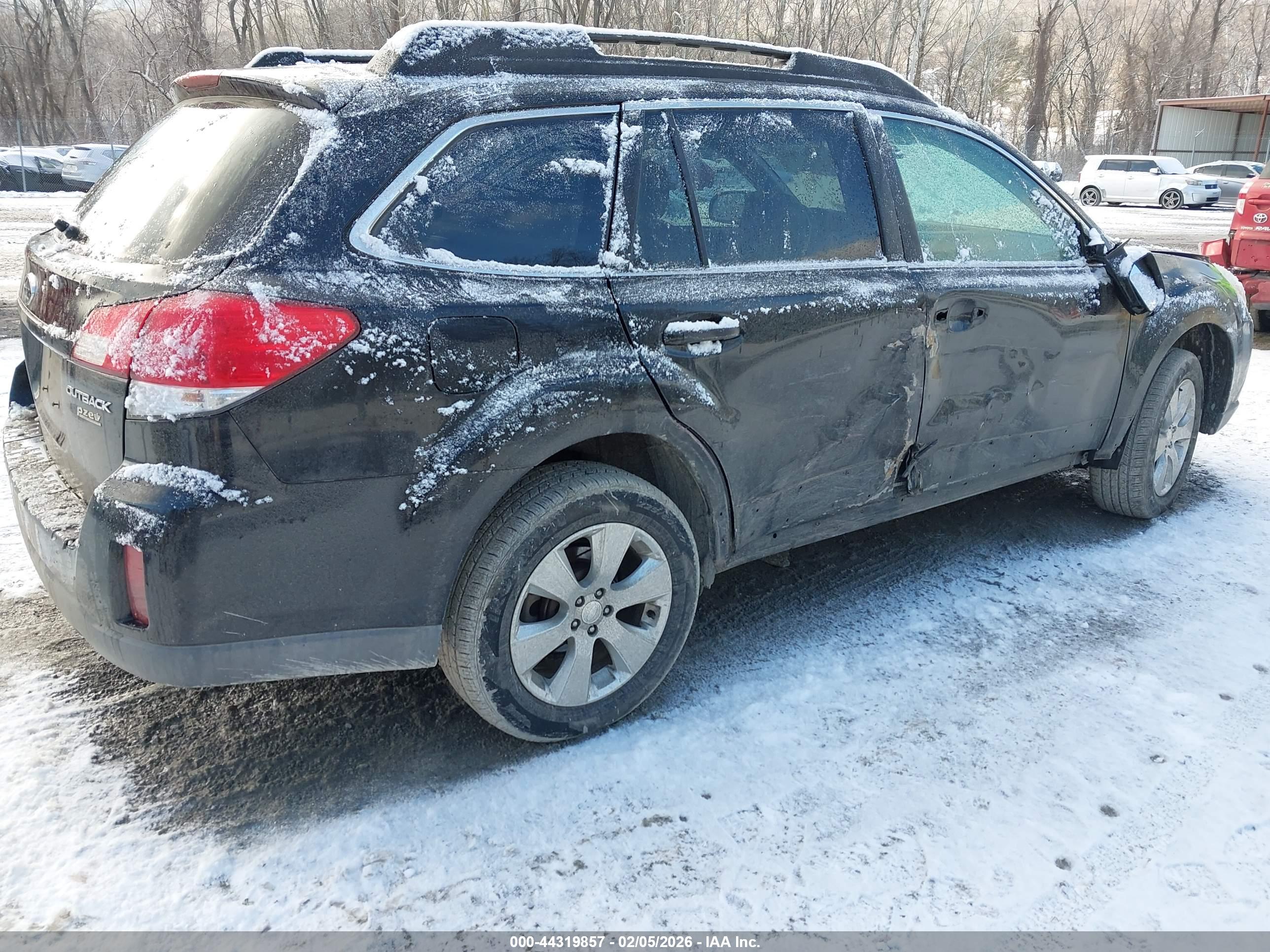 SUBARU OUTBACK image 4