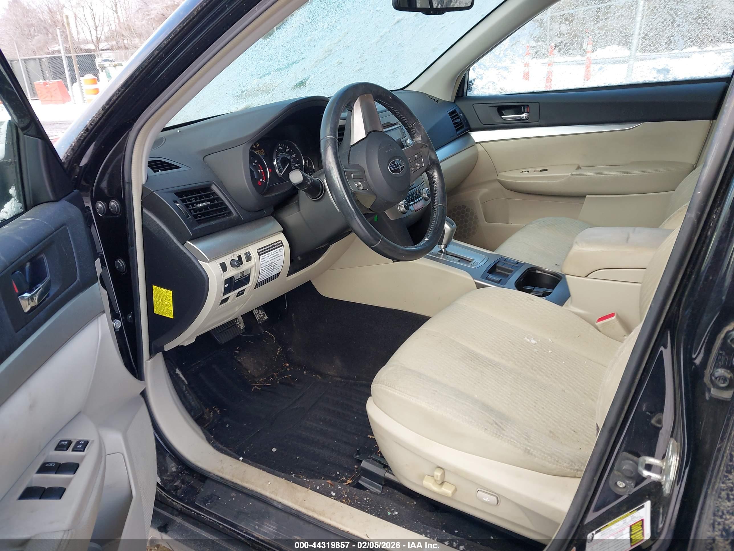 SUBARU OUTBACK image 5