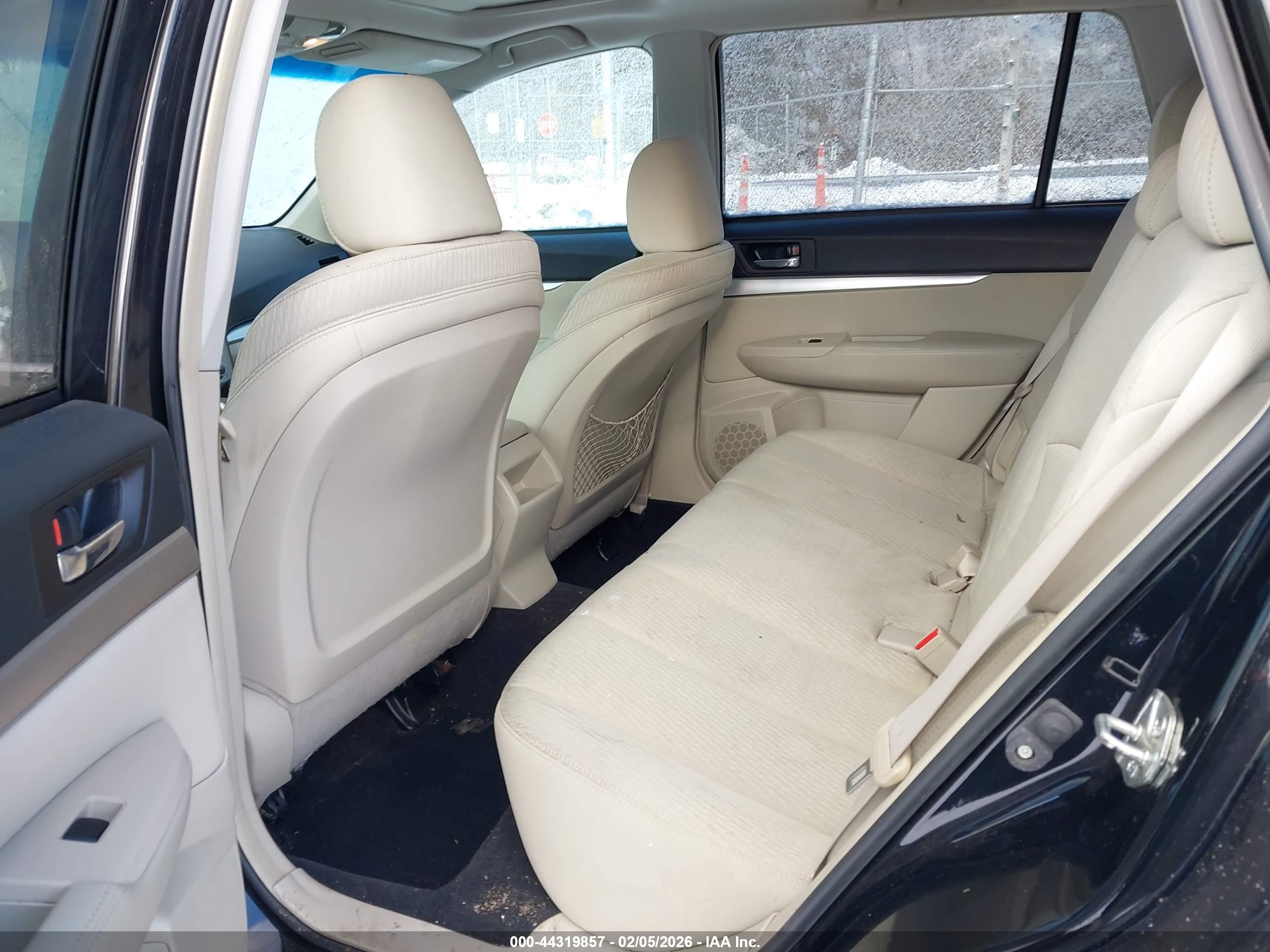 SUBARU OUTBACK image 8