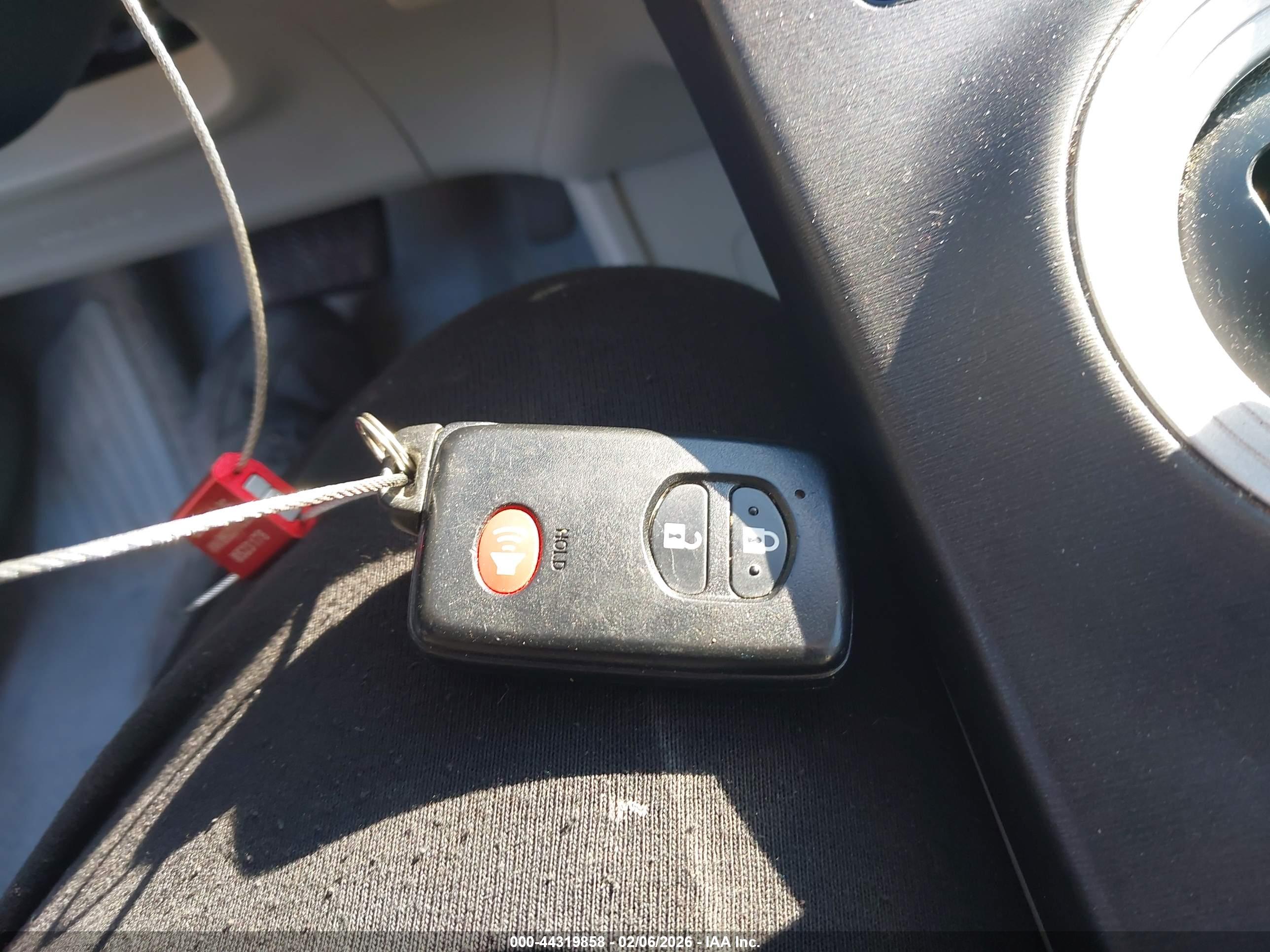 TOYOTA PRIUS image 11