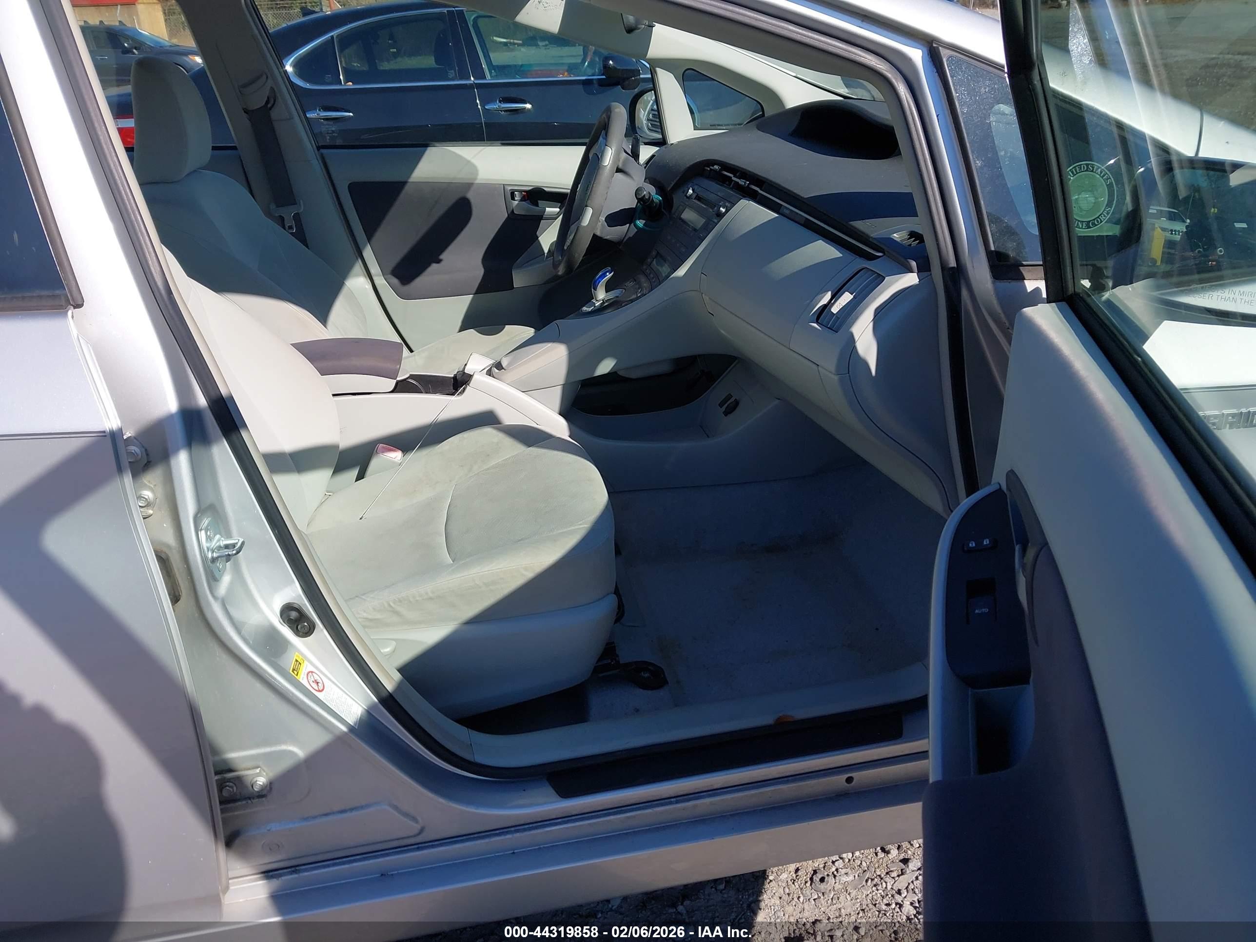 TOYOTA PRIUS image 5