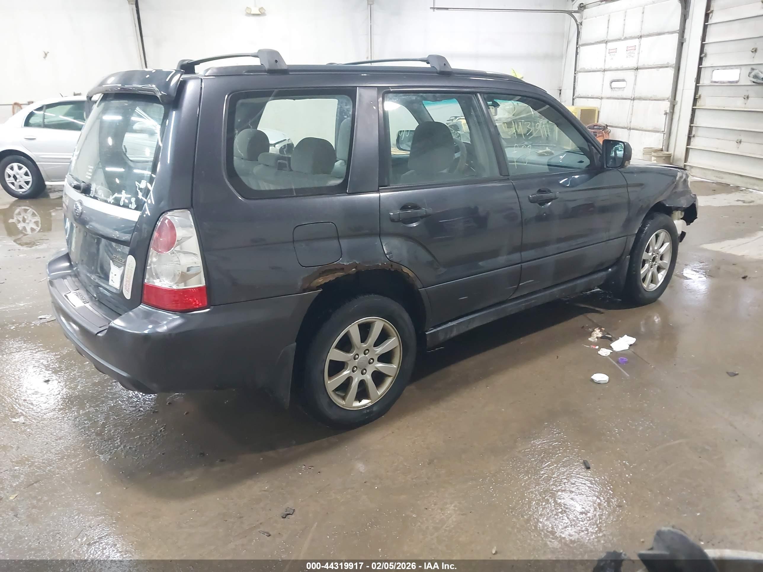 SUBARU FORESTER image 4