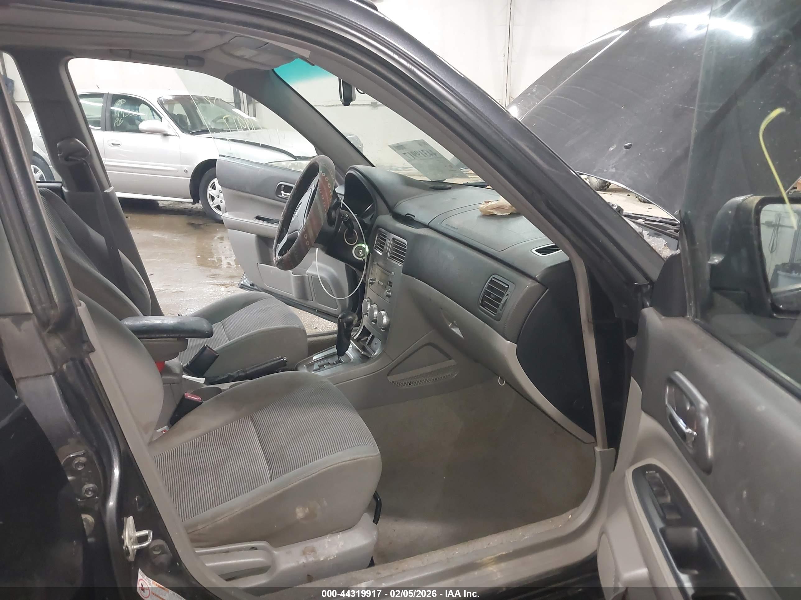 SUBARU FORESTER image 5