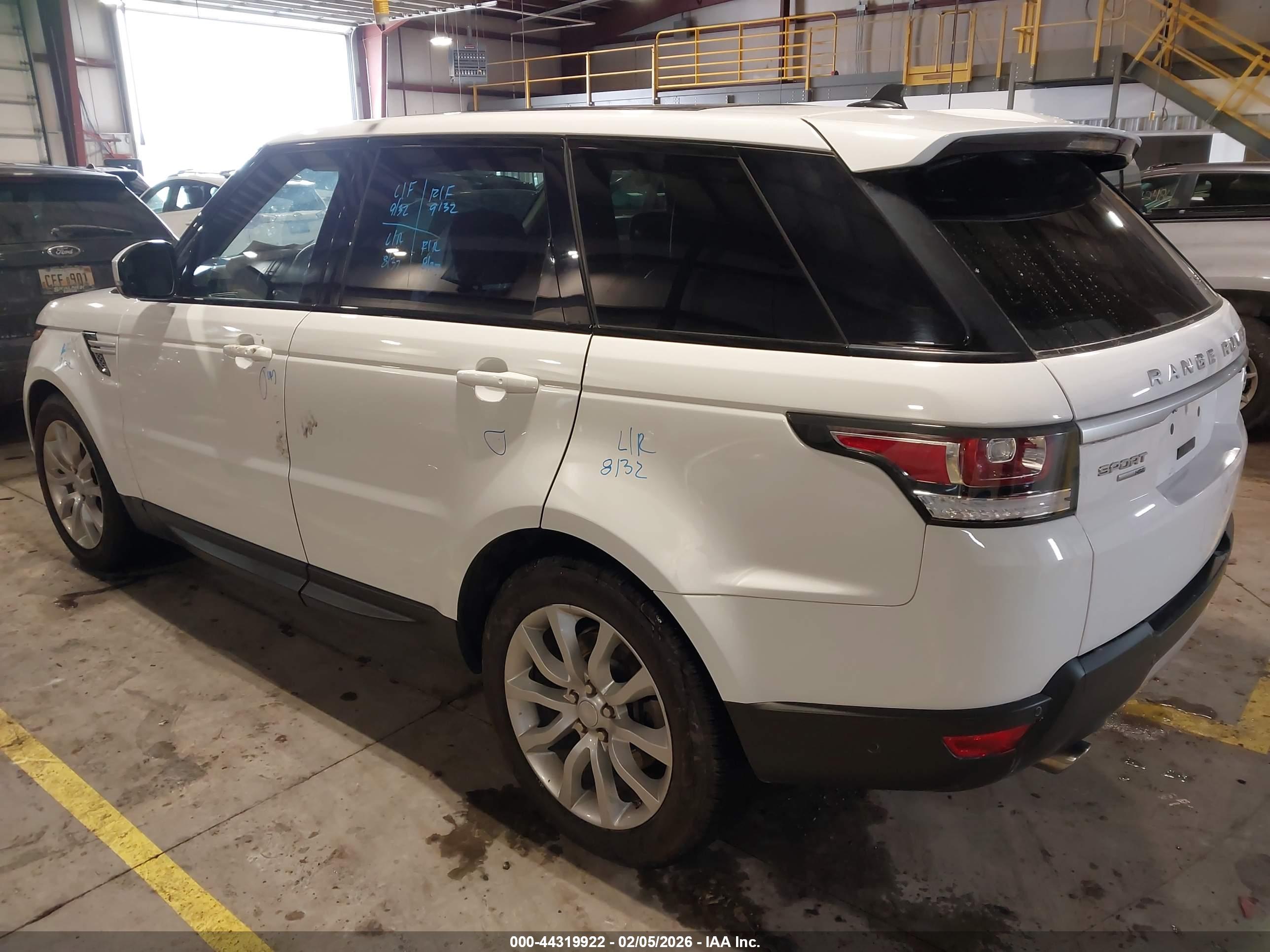 LAND ROVER image 3