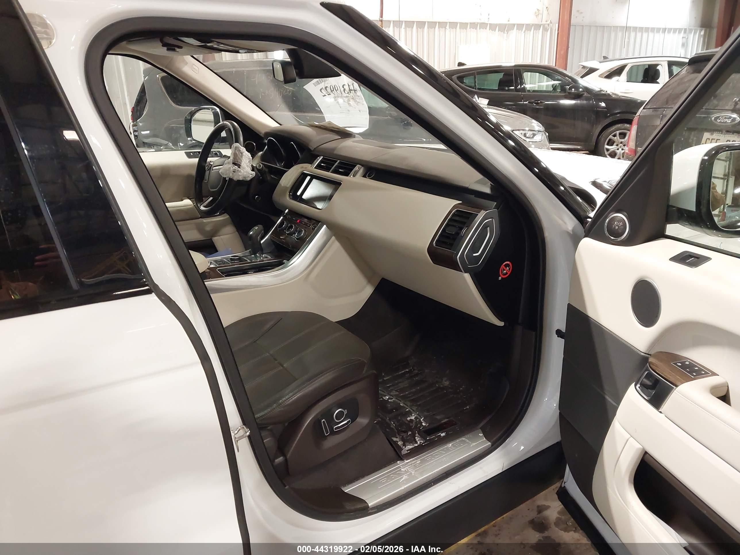 LAND ROVER image 5
