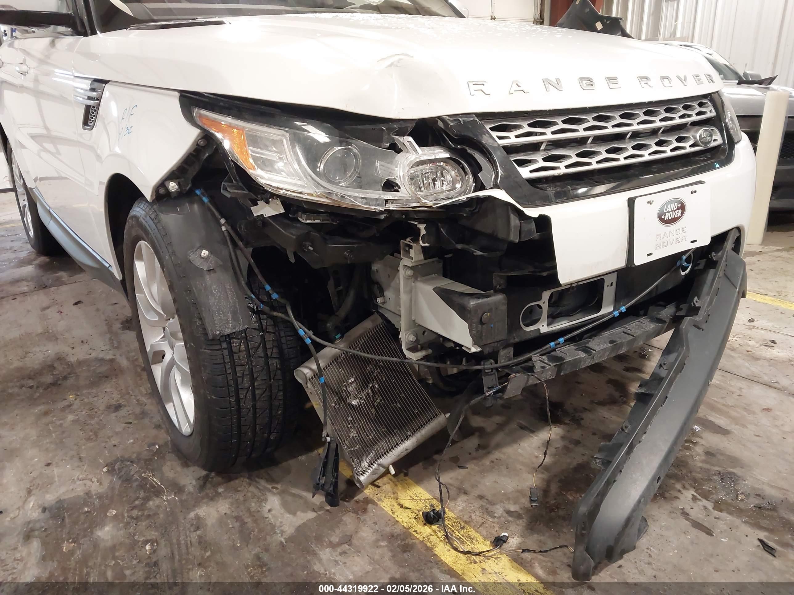 LAND ROVER image 6