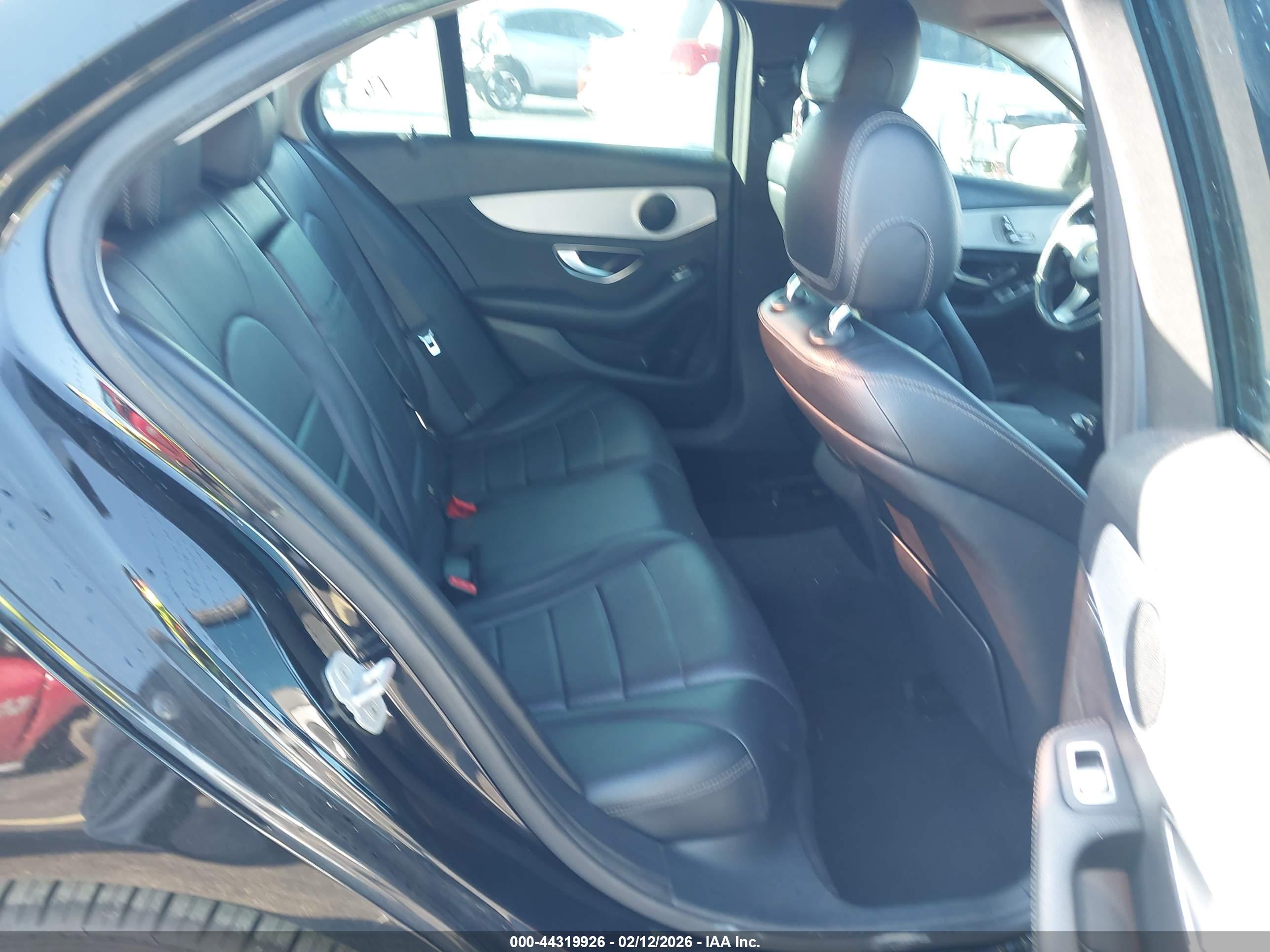 MERCEDES-BENZ C-CLASS image 8