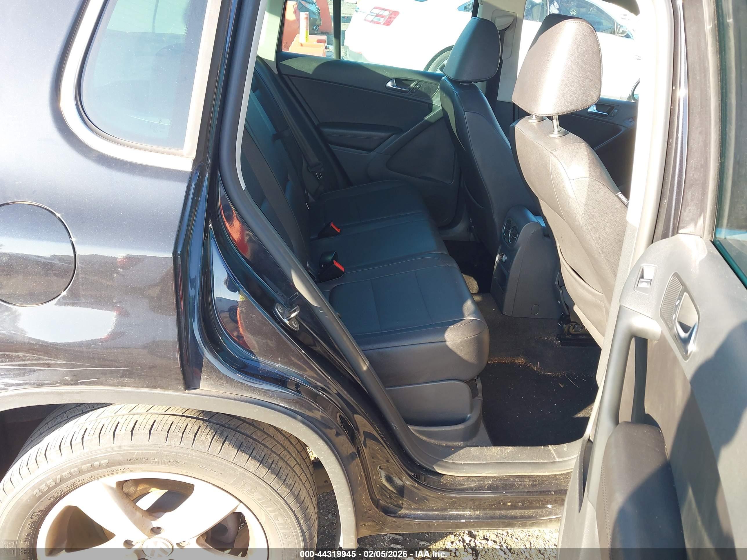 VOLKSWAGEN TIGUAN image 8