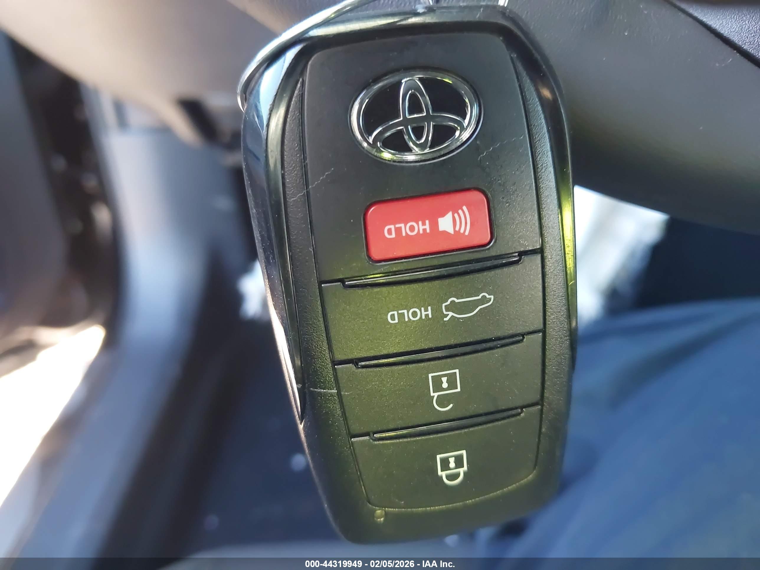 TOYOTA CAMRY image 11