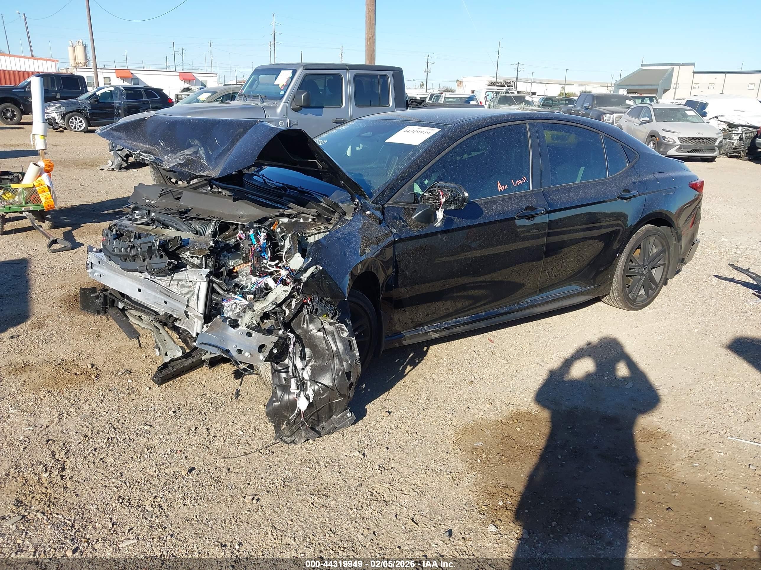 TOYOTA CAMRY image 2