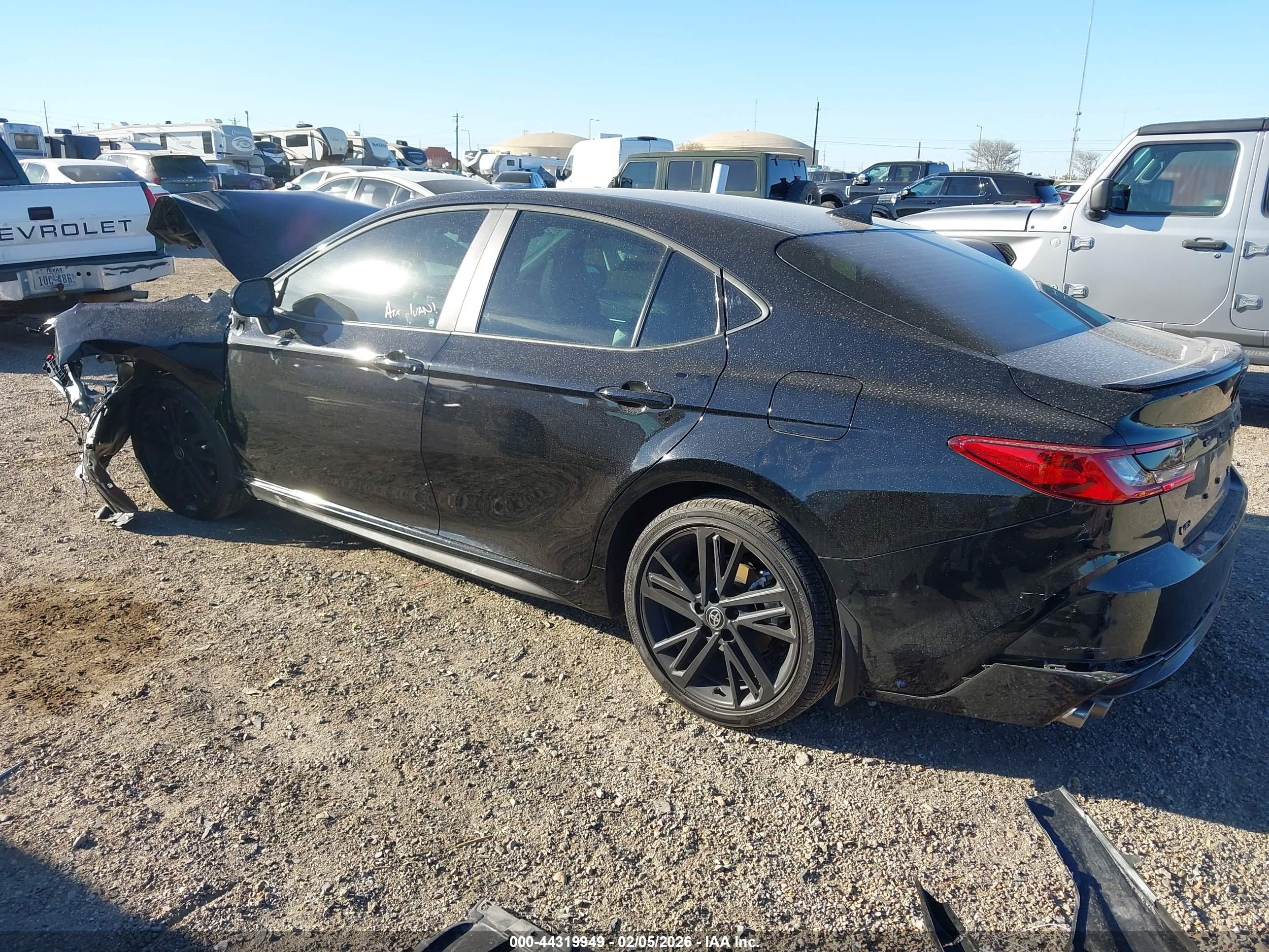 TOYOTA CAMRY image 3