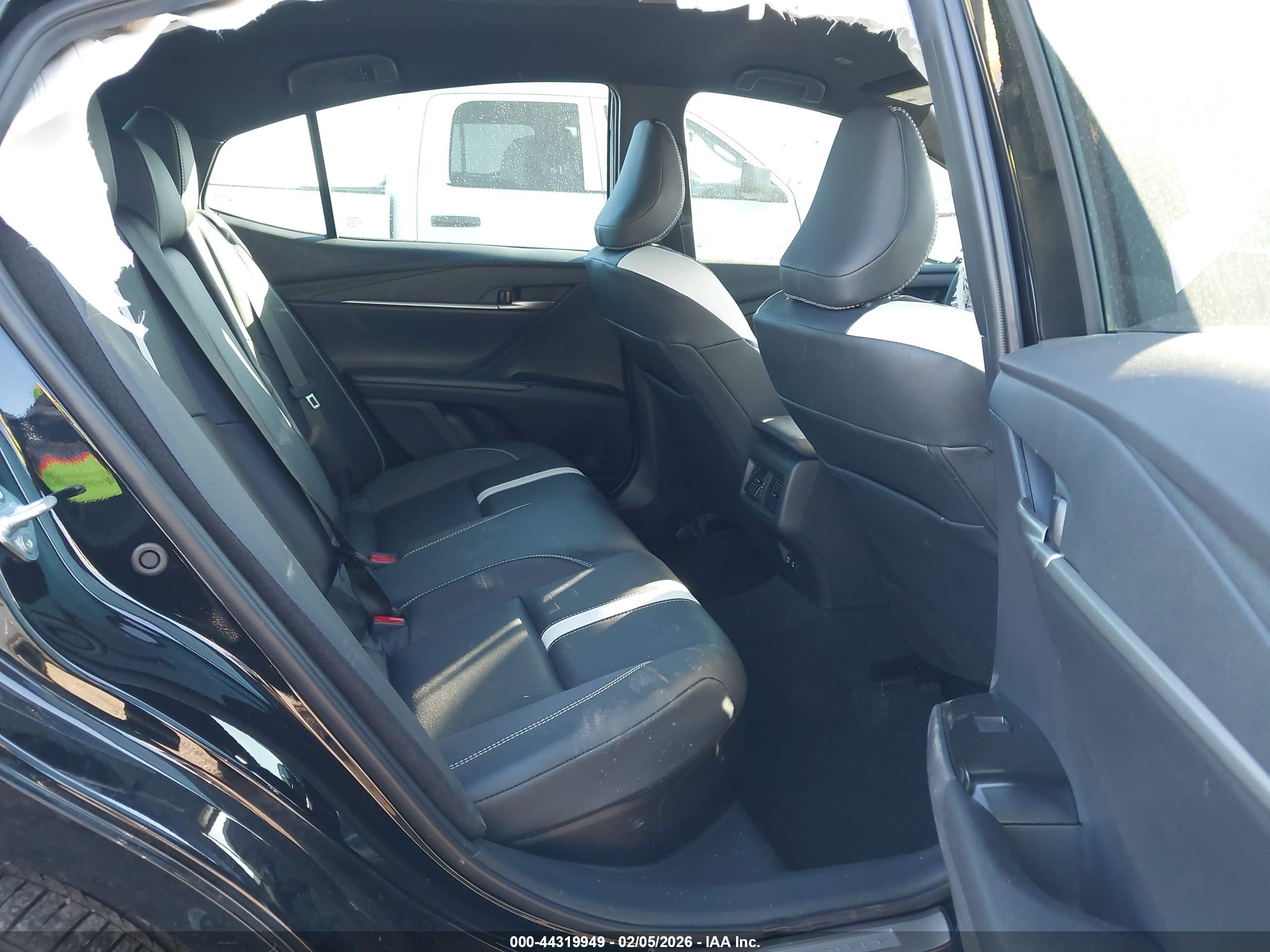 TOYOTA CAMRY image 8