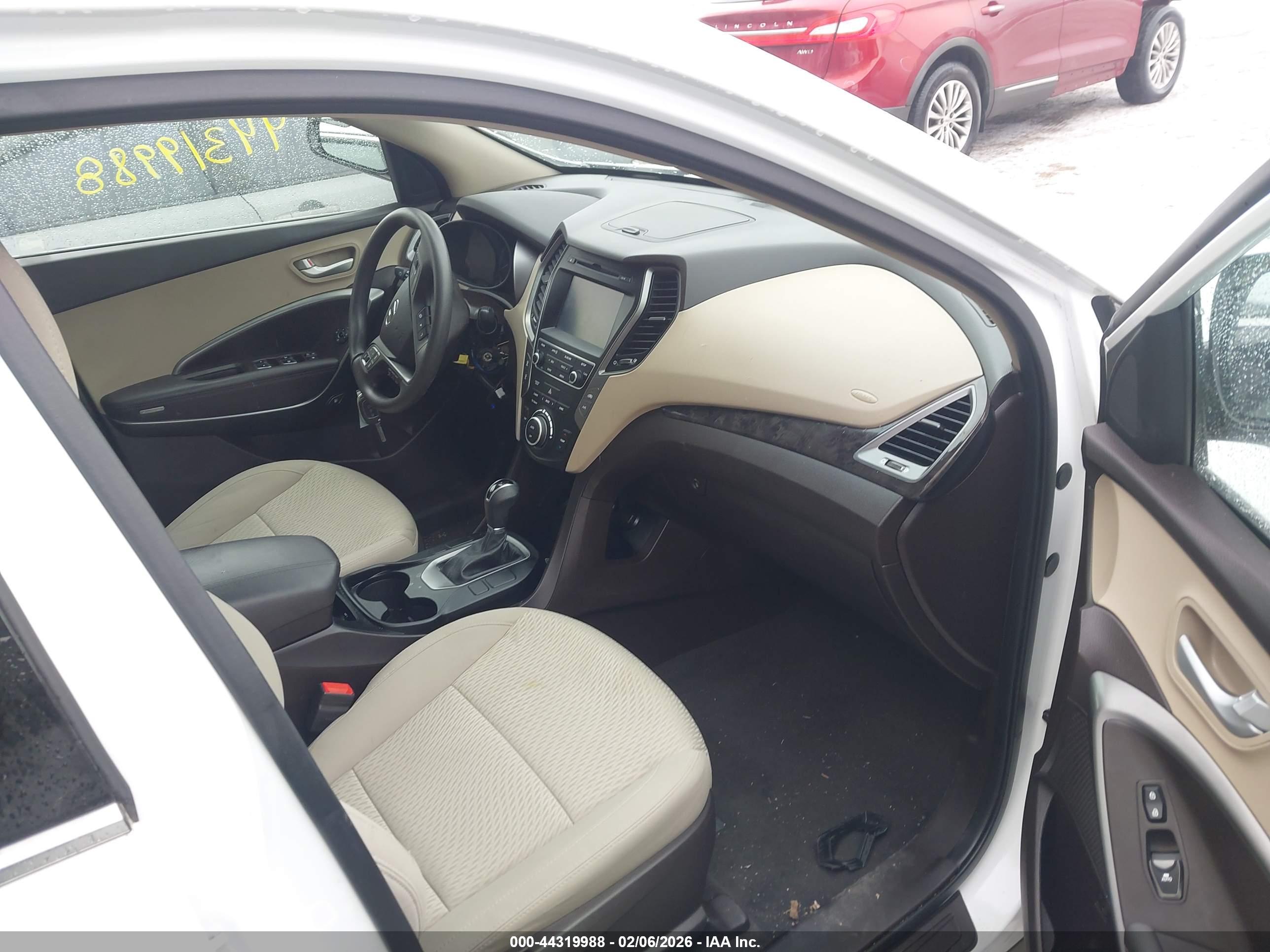 HYUNDAI SANTA image 5