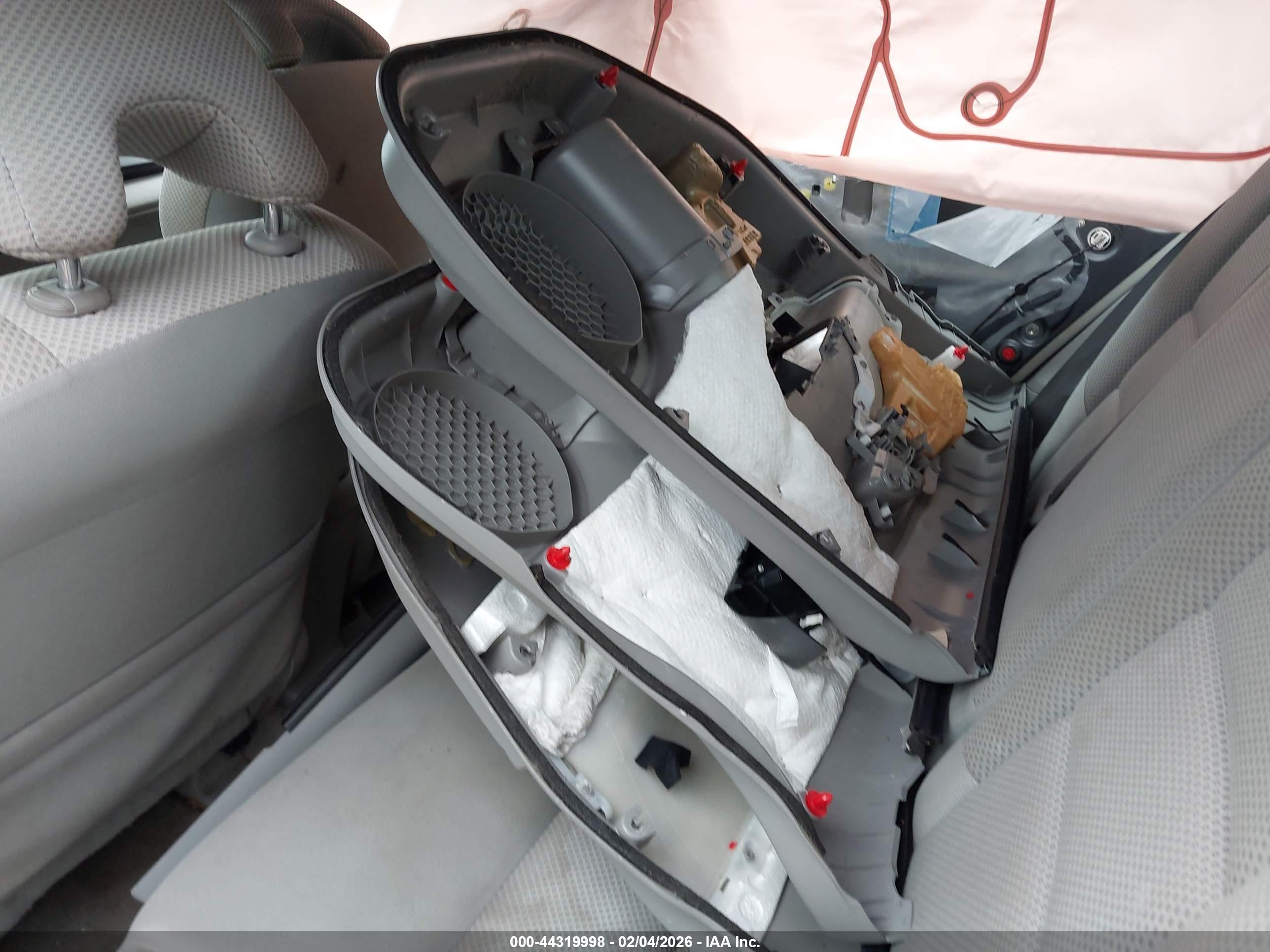 HONDA INSIGHT image 8