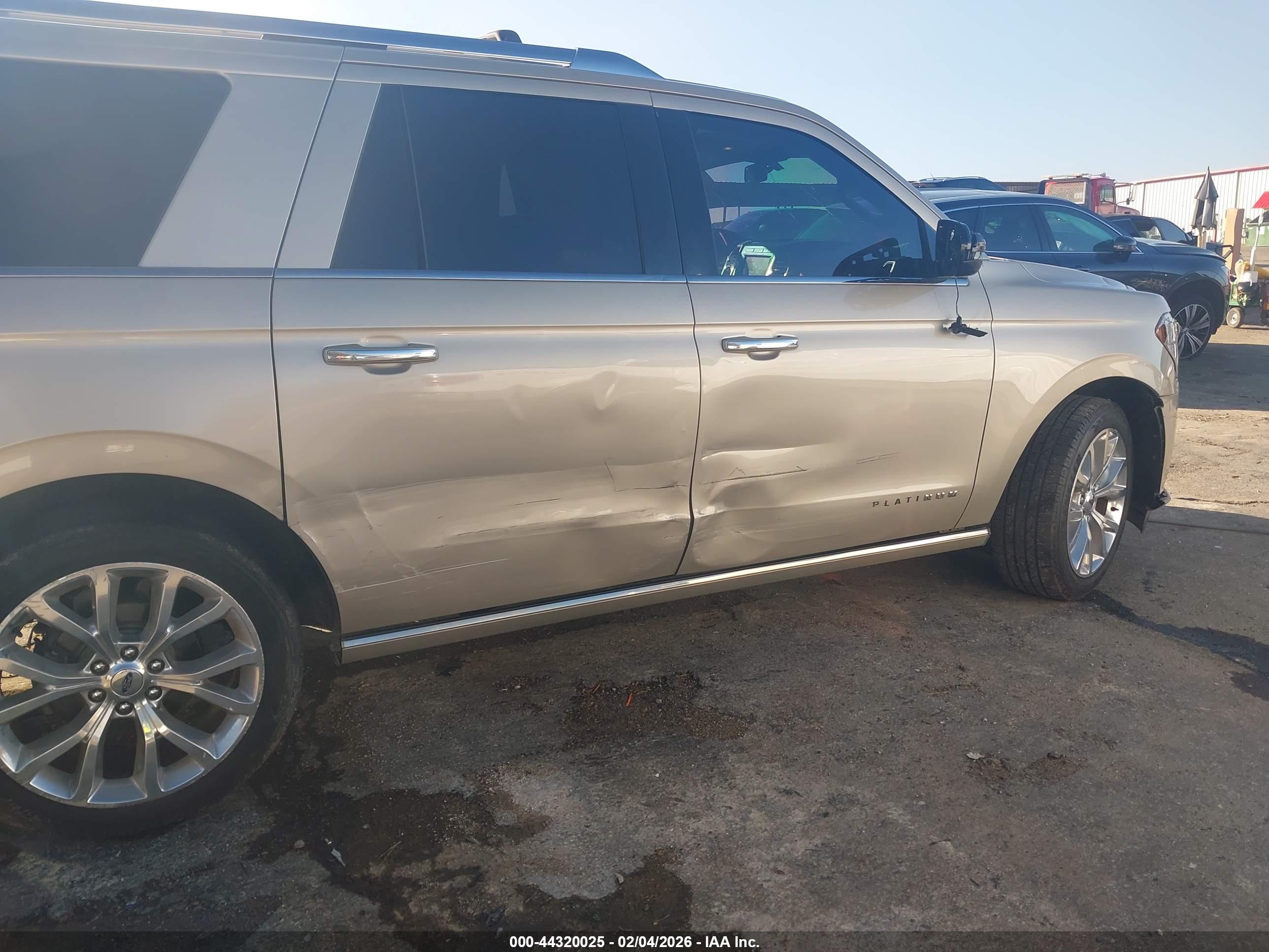 FORD EXPEDITION image 6