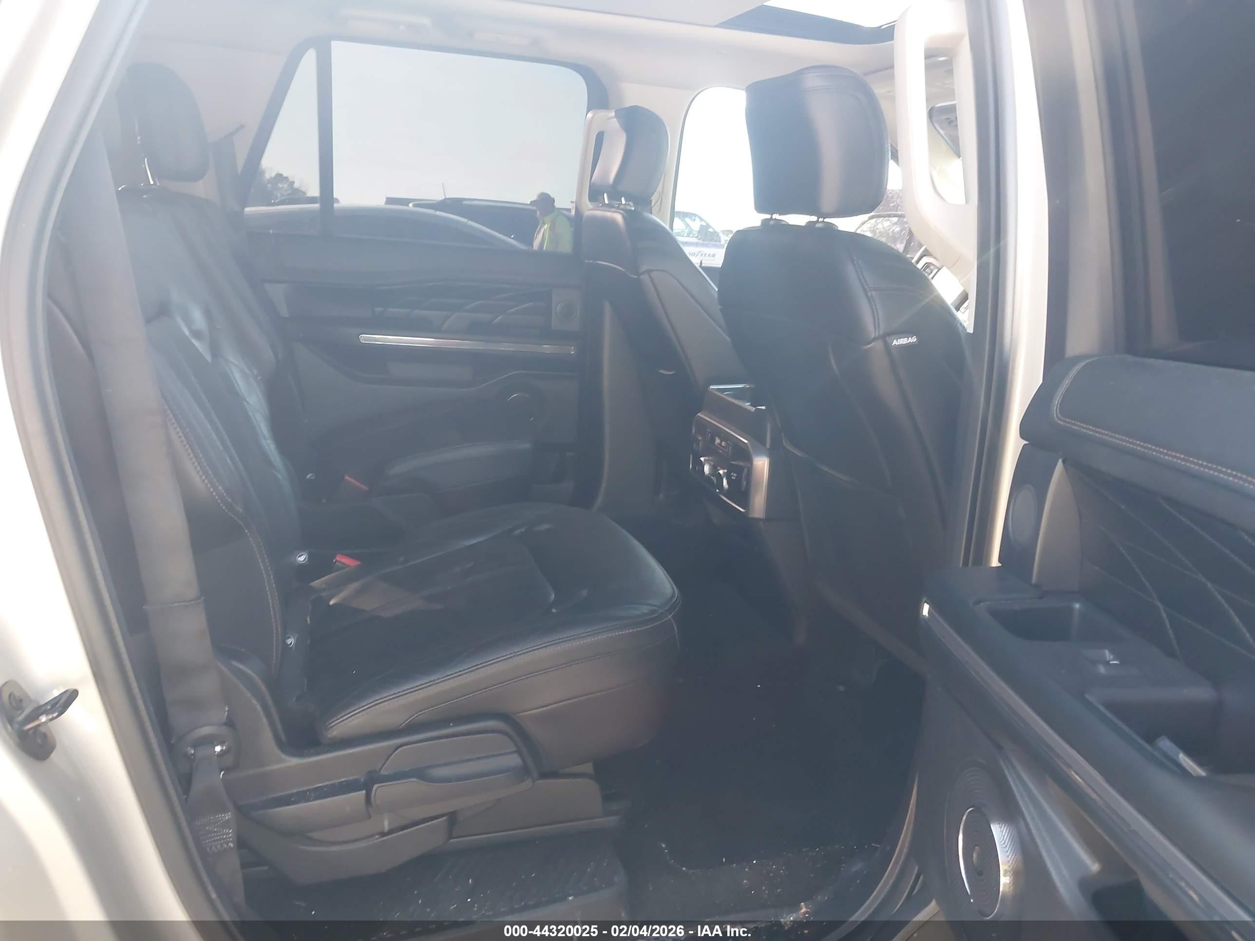 FORD EXPEDITION image 8