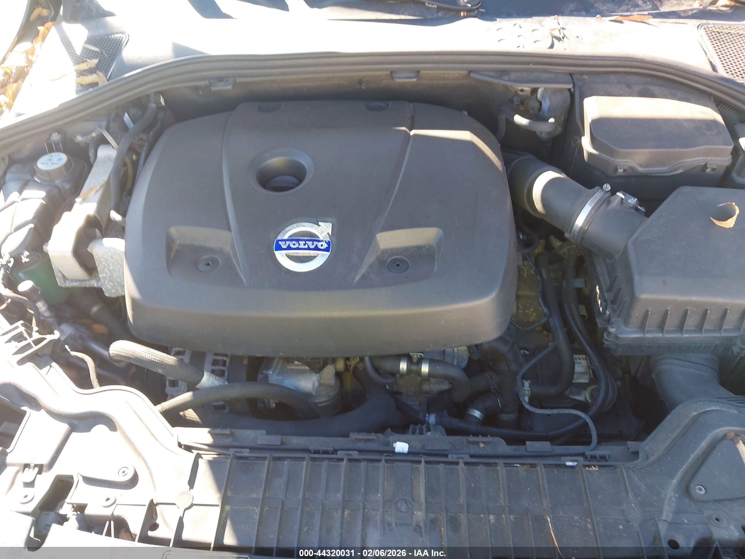 VOLVO V60 image 10