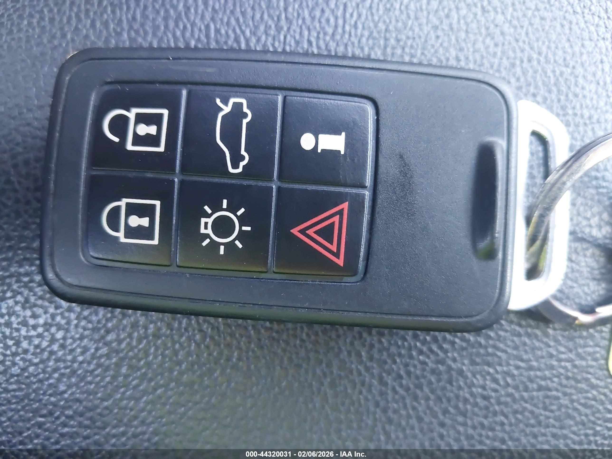 VOLVO V60 image 11