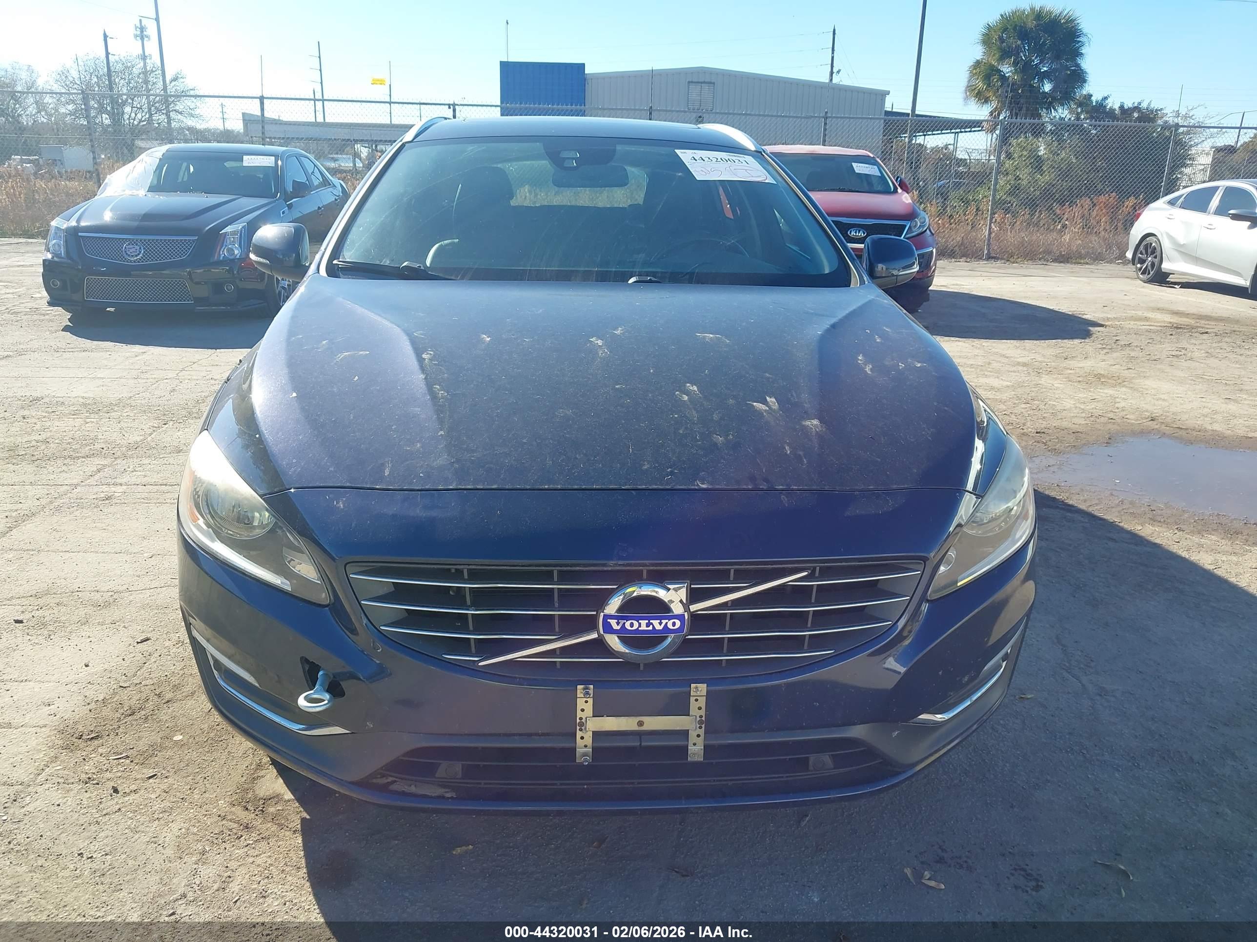 VOLVO V60 image 6
