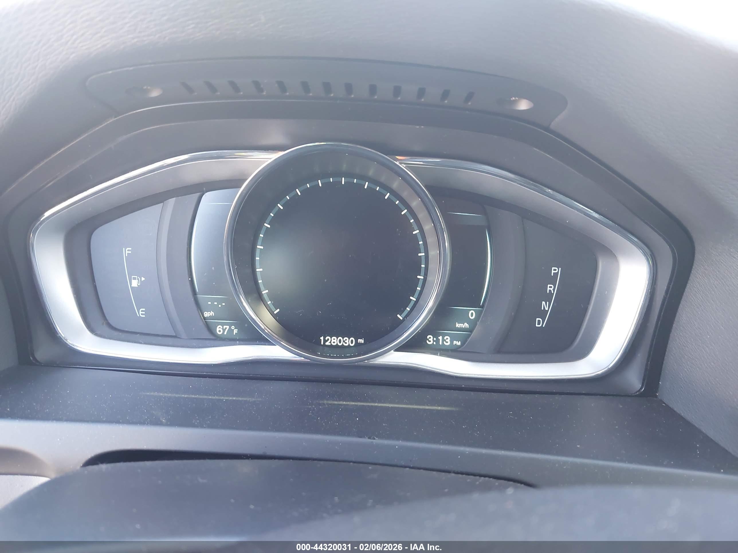 VOLVO V60 image 7