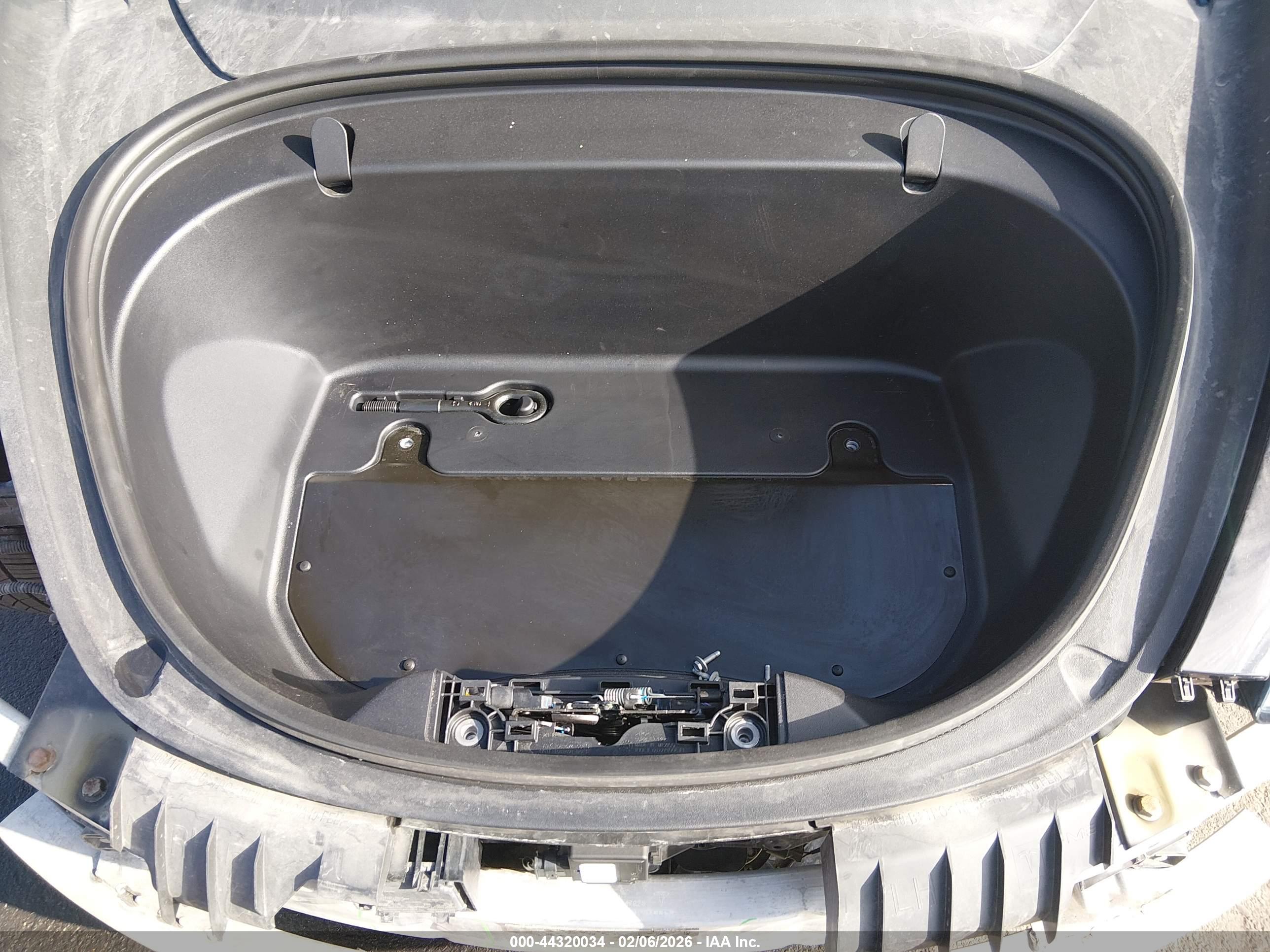 TESLA MODEL image 10