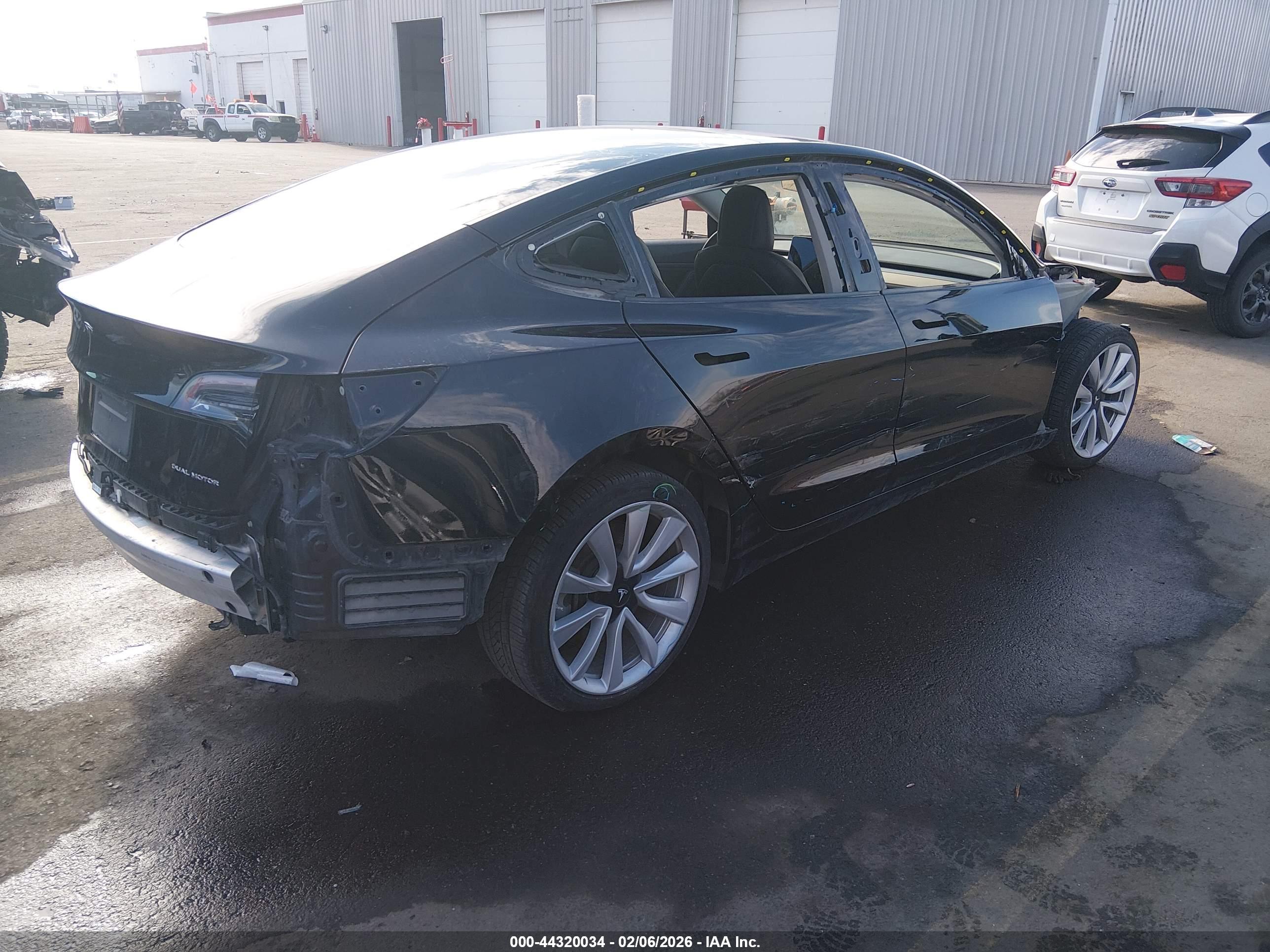 TESLA MODEL image 4