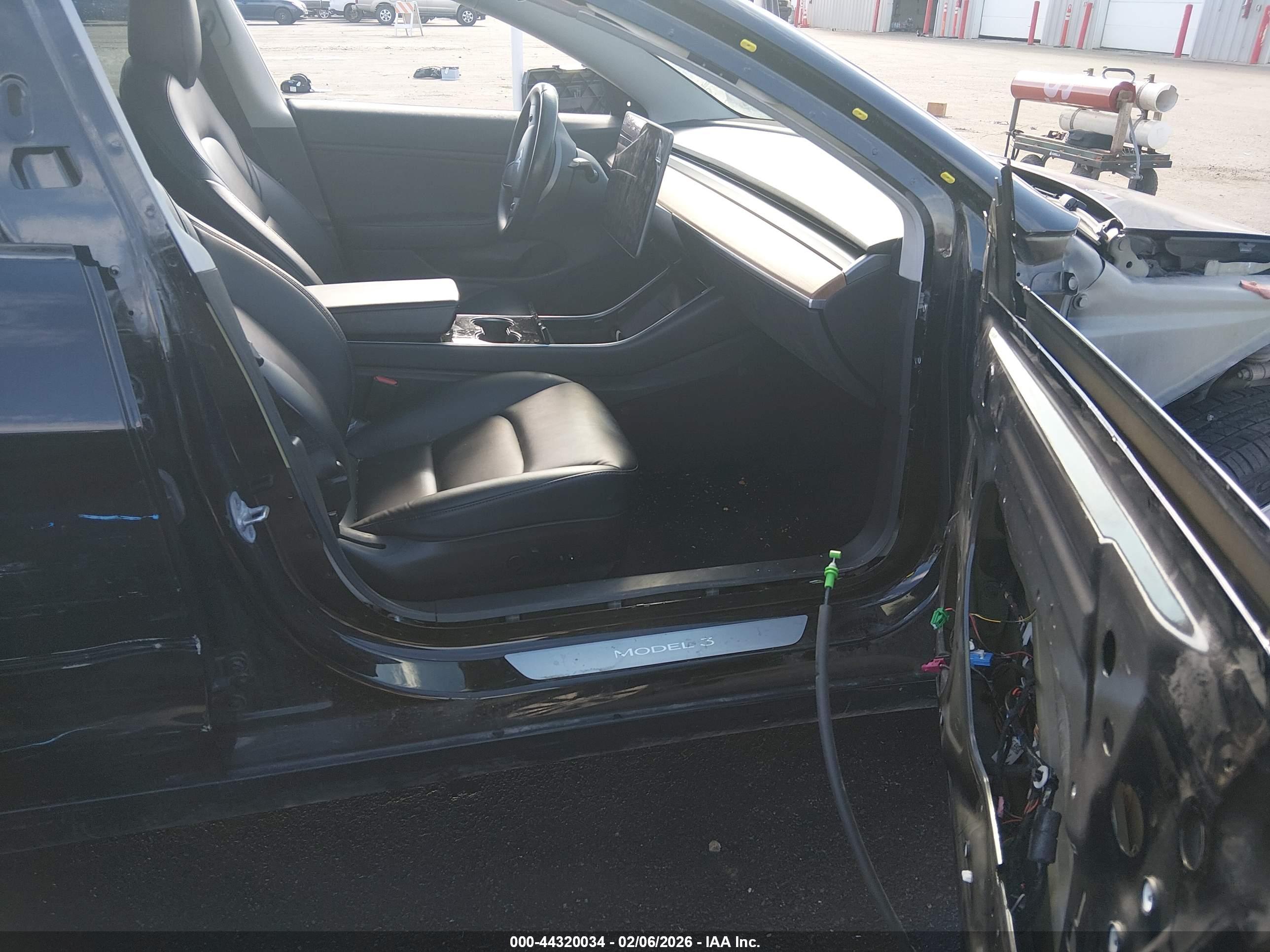 TESLA MODEL image 5