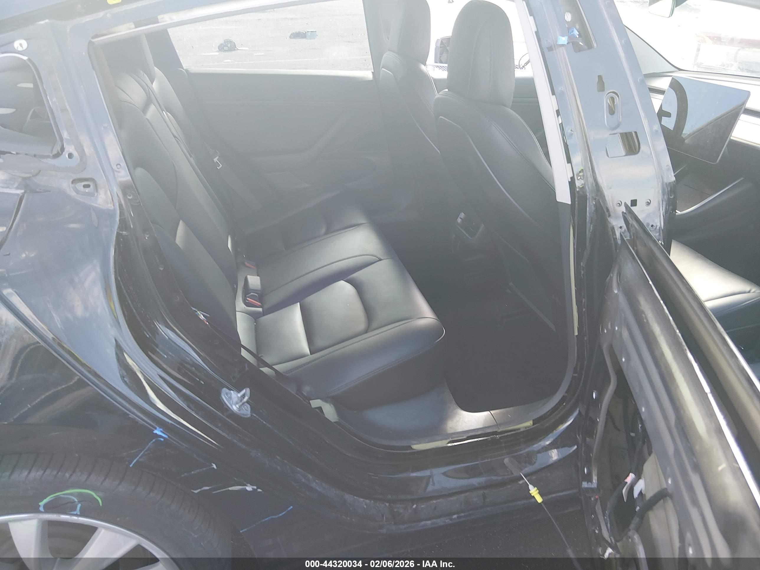 TESLA MODEL image 8