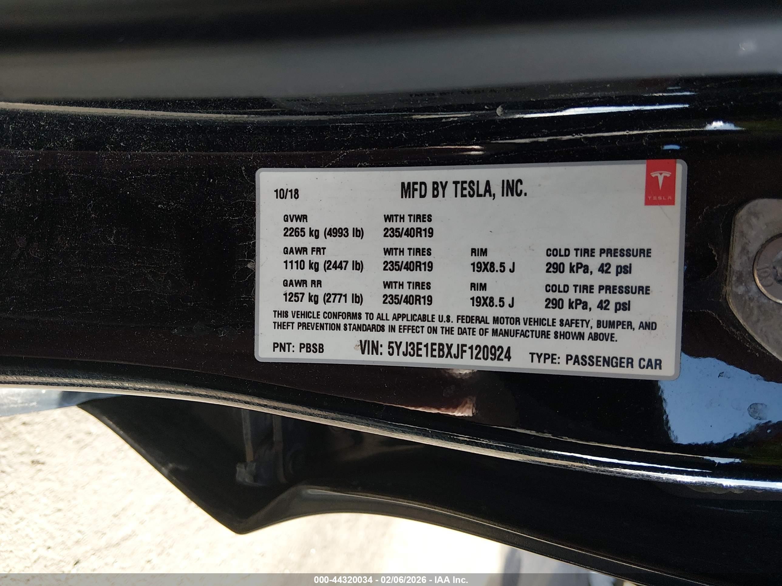 TESLA MODEL image 9