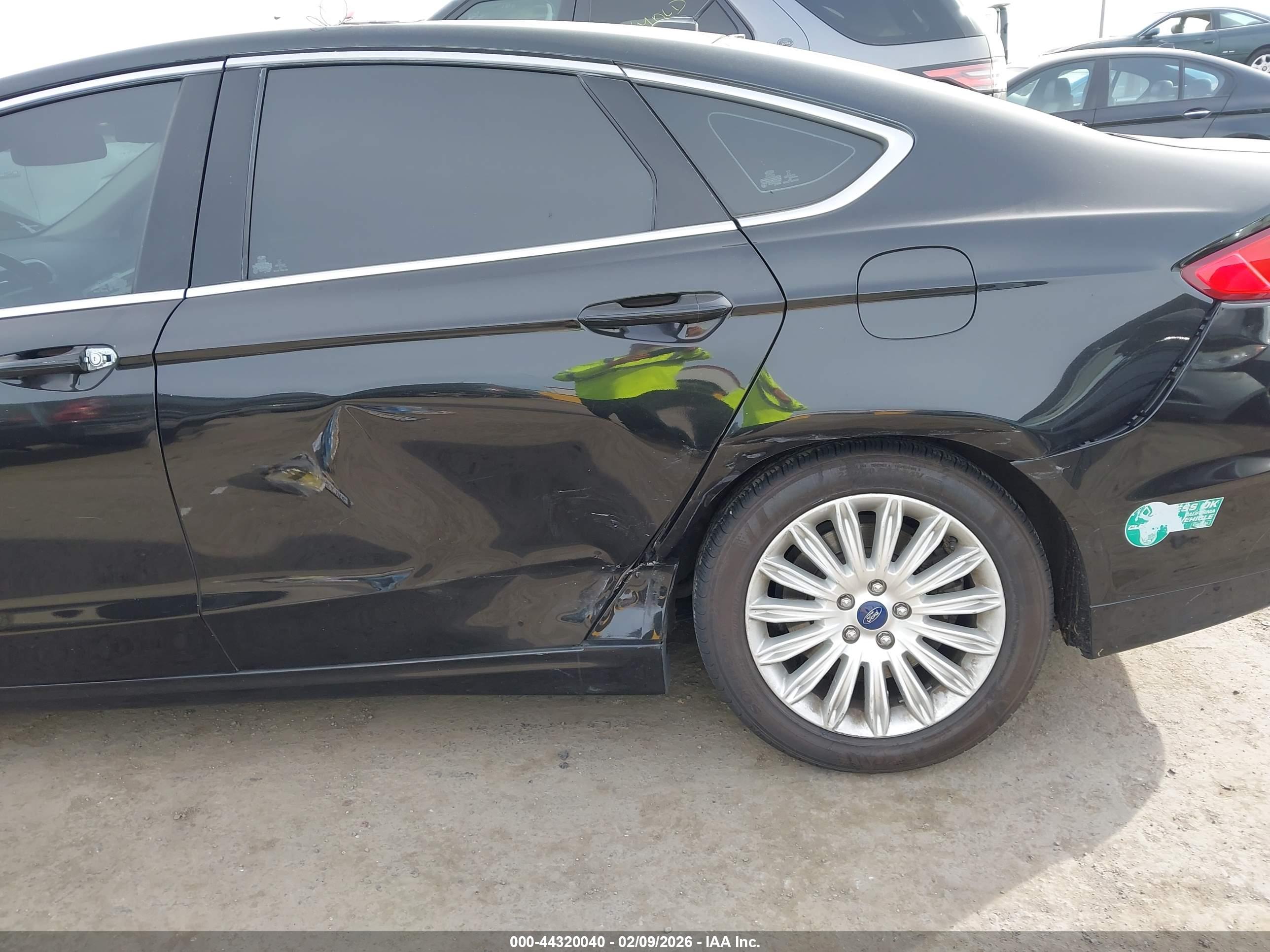 FORD FUSION image 6