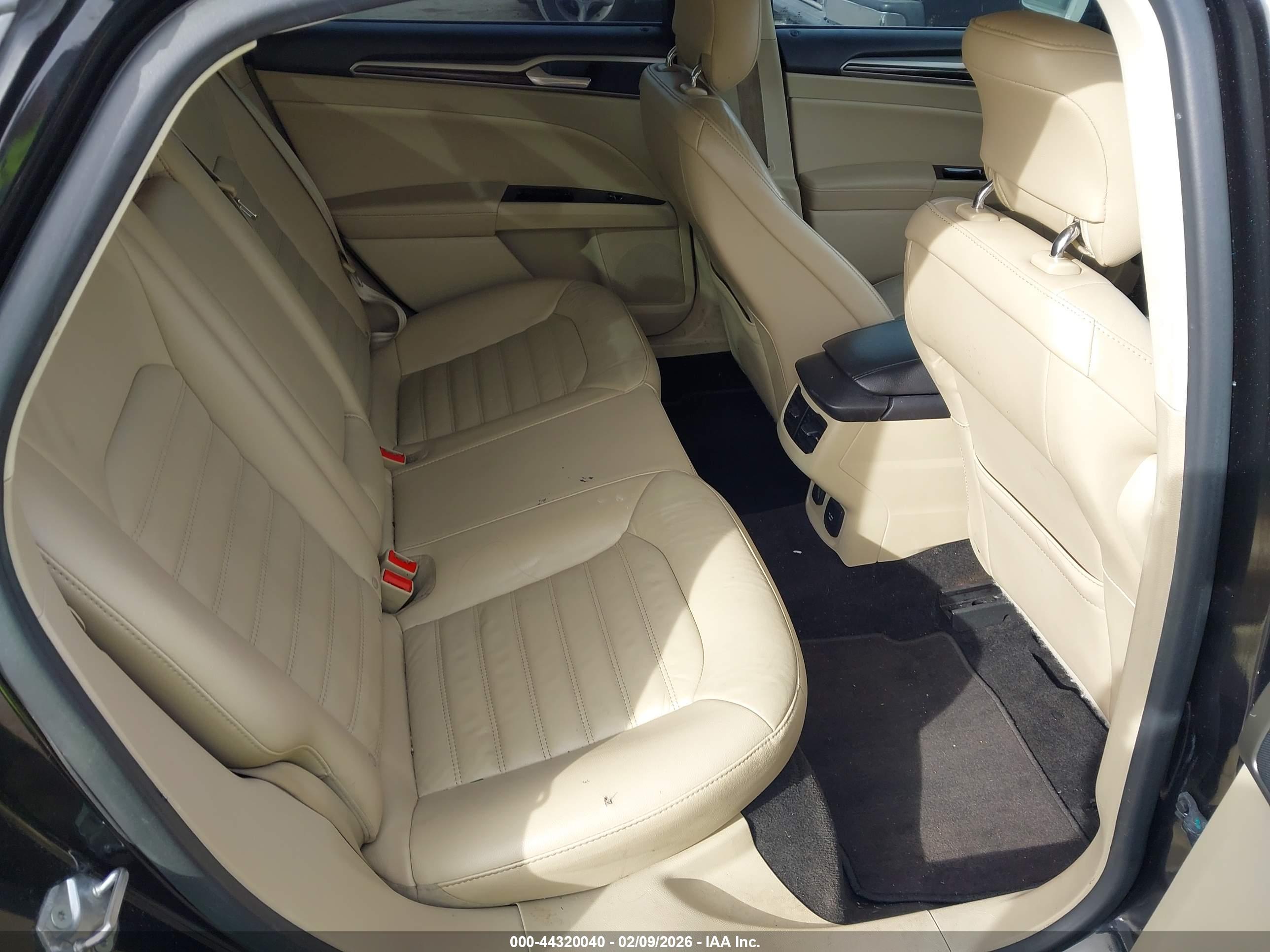 FORD FUSION image 8