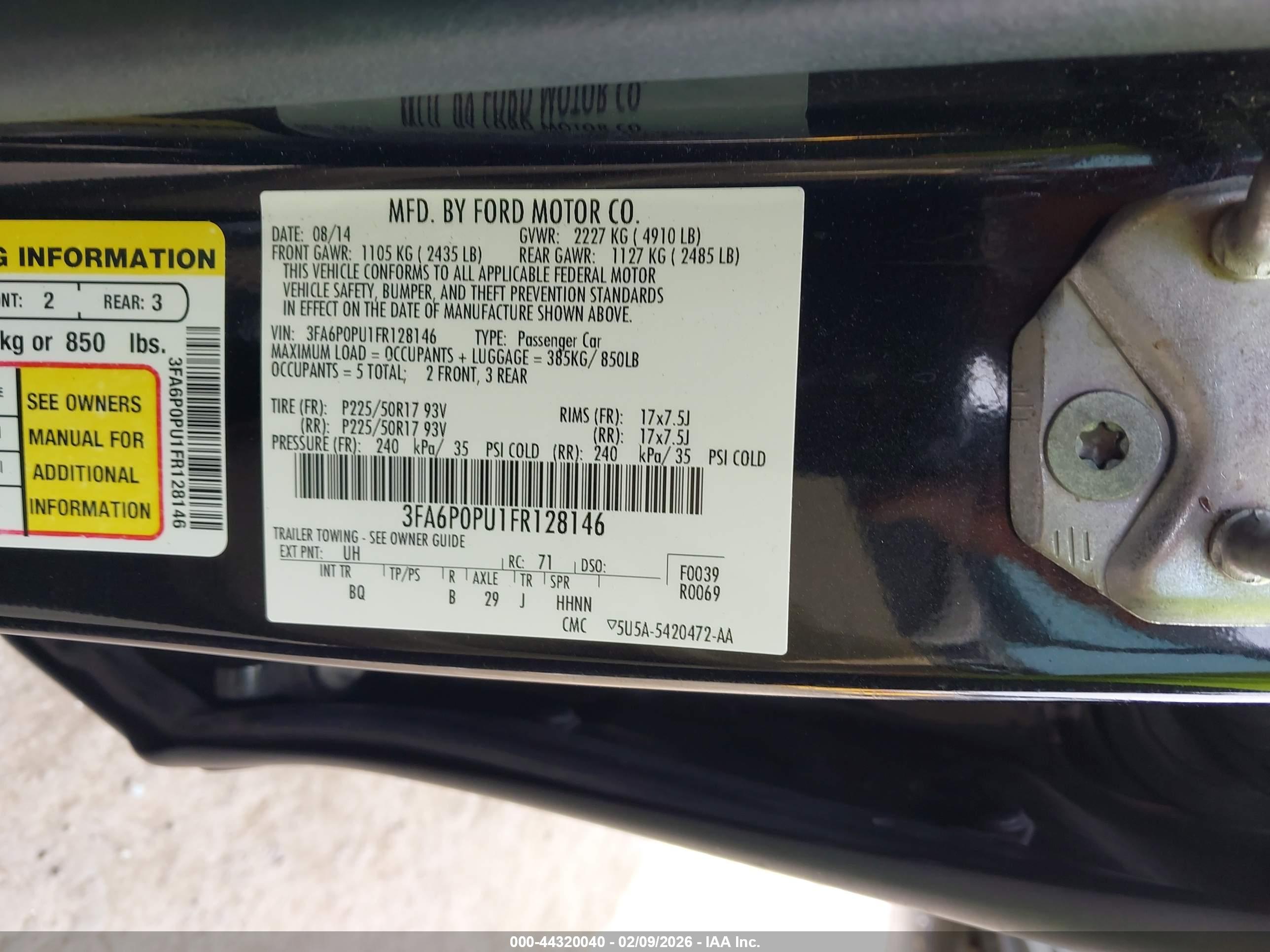 FORD FUSION image 9